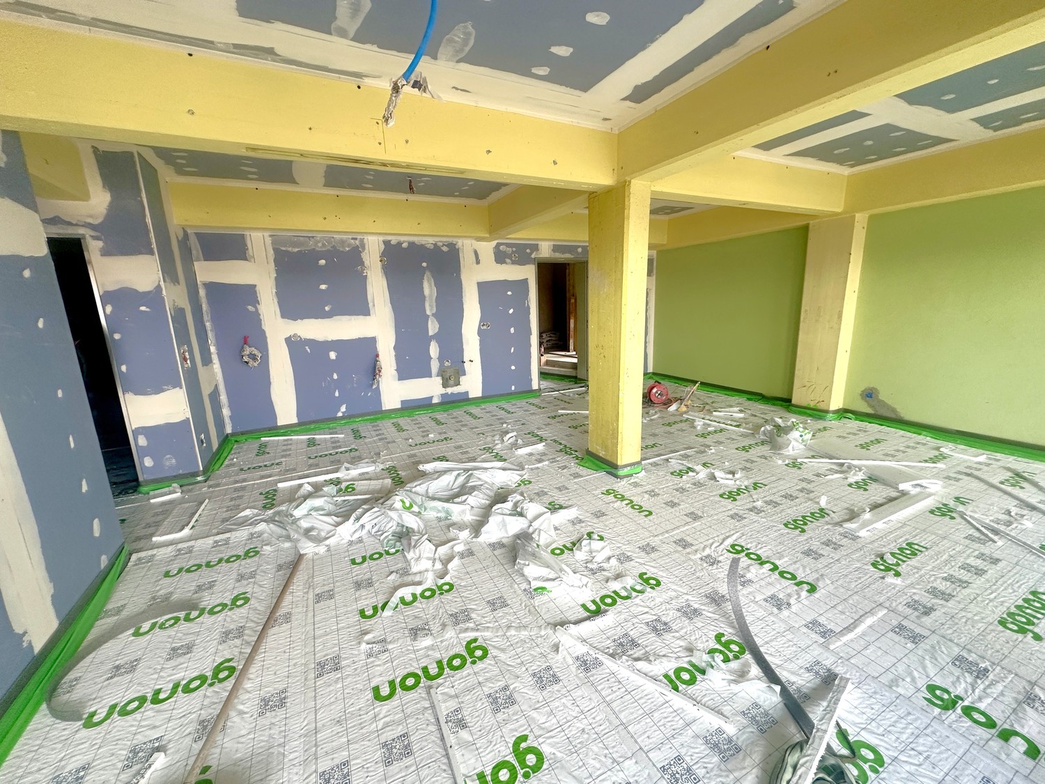 Wohnen mit Industrie-Chic in der ehemaligen Bschüssig - Wohn- und Essbereich