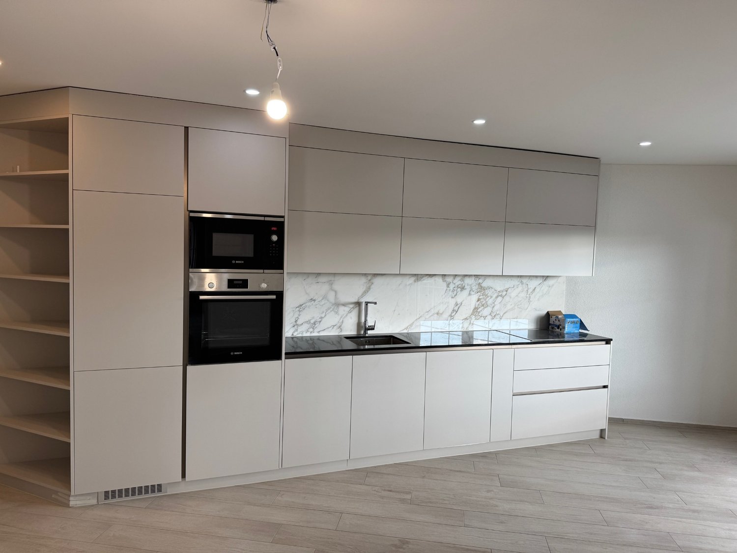 Erstvermietung moderne 3.5-Zimmer-Wohnung - Küche