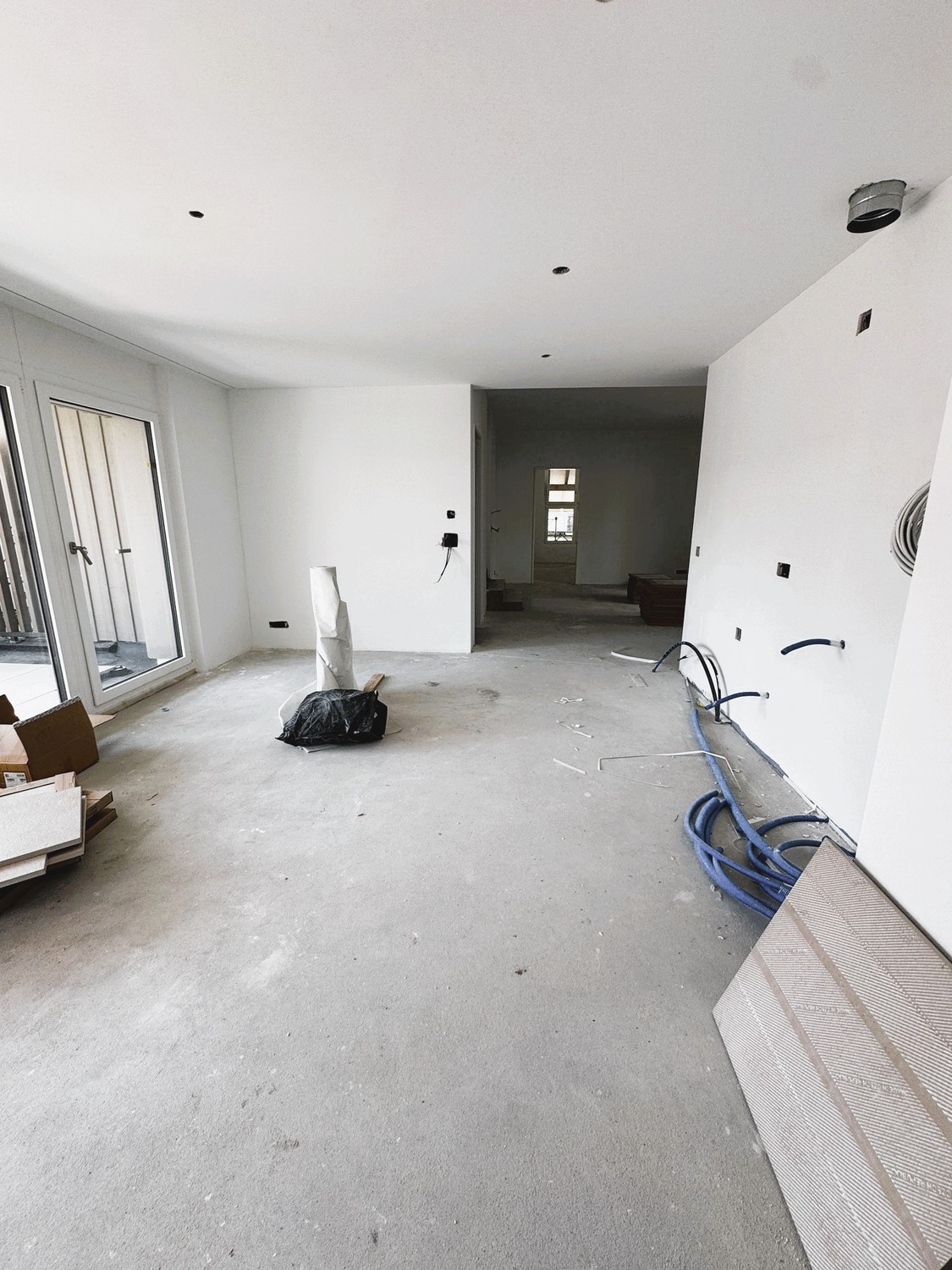 Stilvoll wohnen im Herzen von Hünikon - Küche / Essbereich