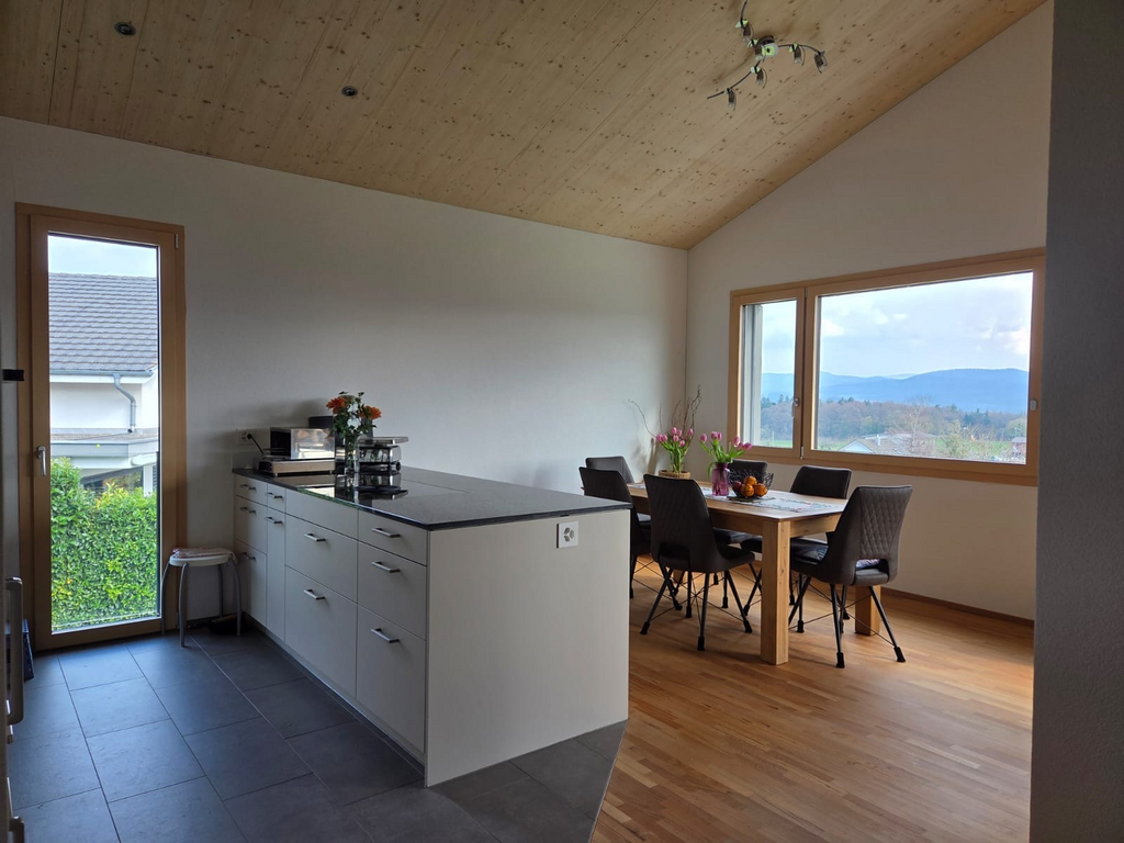 Moderne 4-Zimmer-Dachwohnung mit traumhafter Aussicht - 0670e4e6-cab0-41a0-8a0e-41da511e4336.JPG