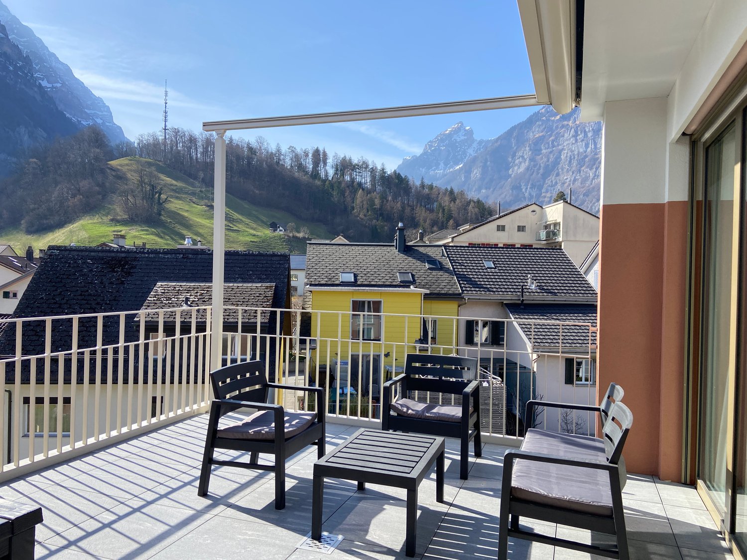 Erstvermietung Moderne 4.5-Zimmer-Neubau-Wohnung in Glarus - Bild 8