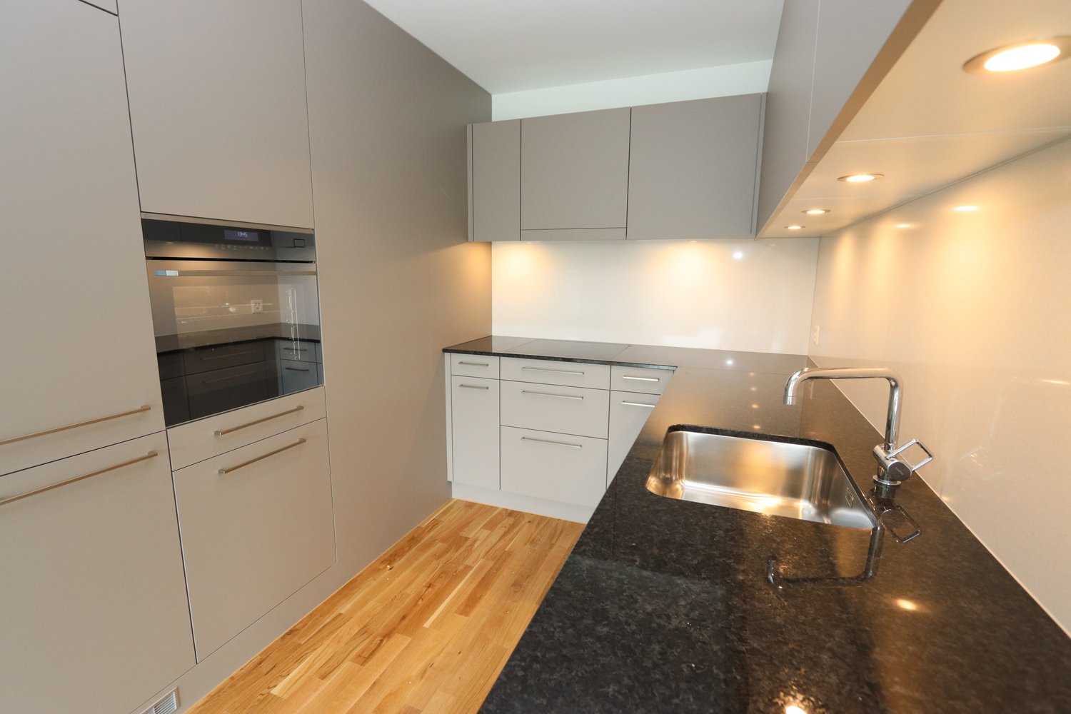 Attraktive 4.5-Zimmer-Wohnung im 2. Stock in Wohlen AG - Küche_1