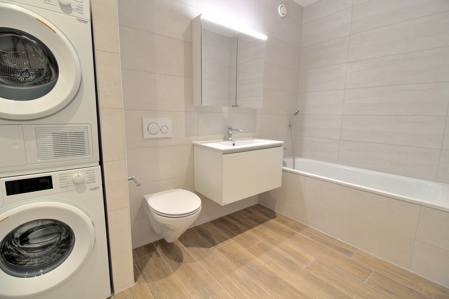 Appartement neuf de 4.5 pièces à louer ! - Salle de bain