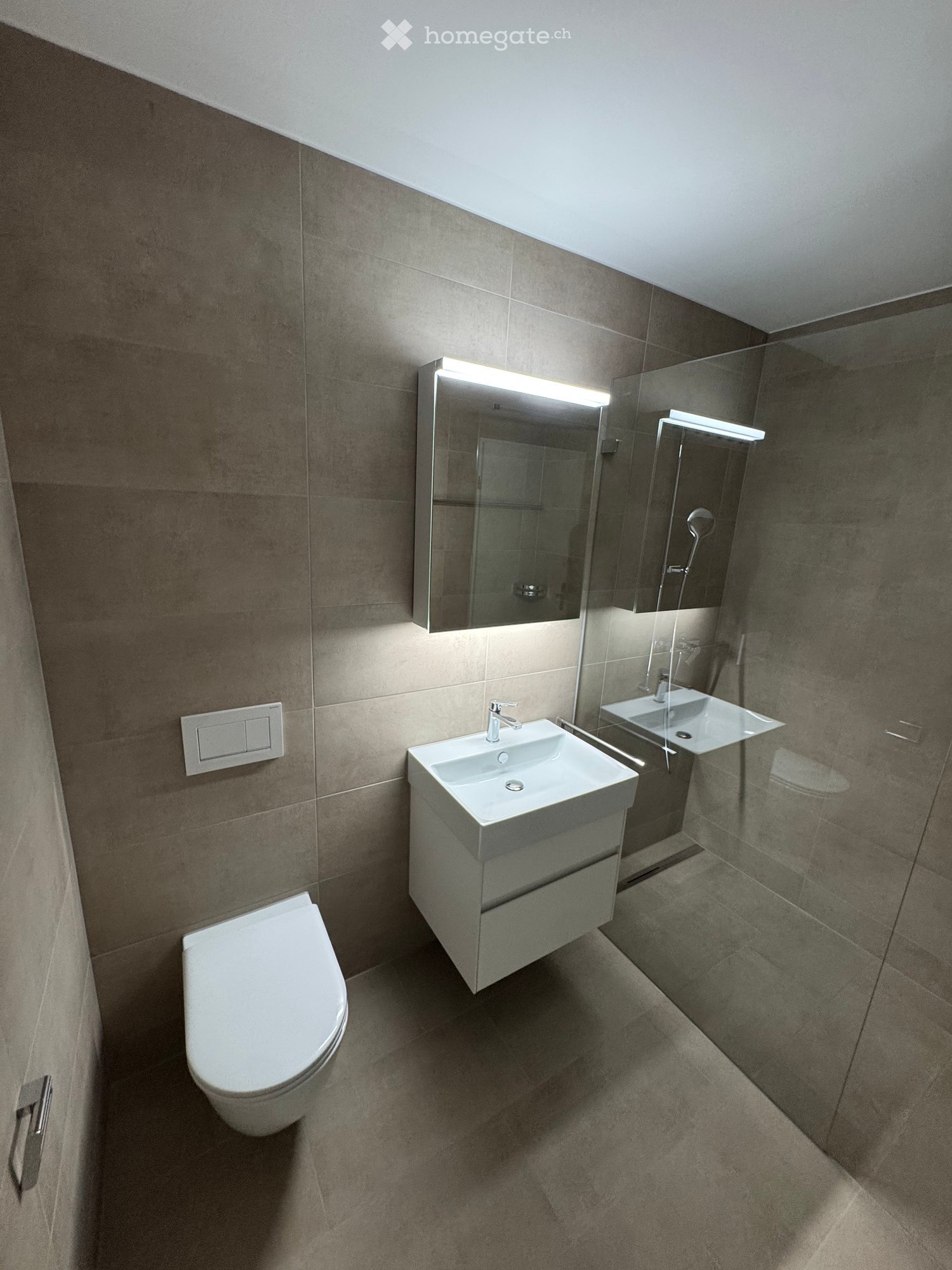 Neubau-Erstbezug in Buchs ZH: 2.5 Zimmer im Grünen & absolut zentral - Bild 8