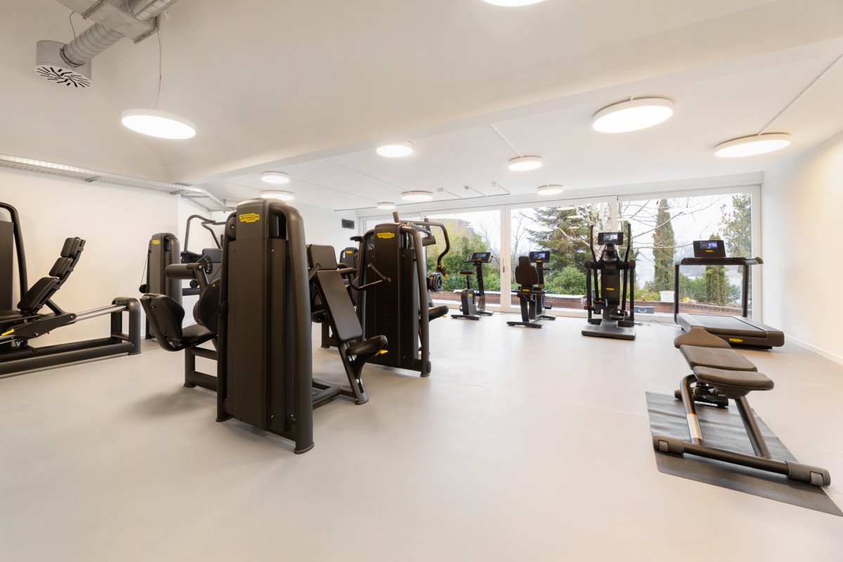Klimatisierte 2.5 Zimmerwohnungen mit Concierge, Fitness und Pool - Fitnessraum