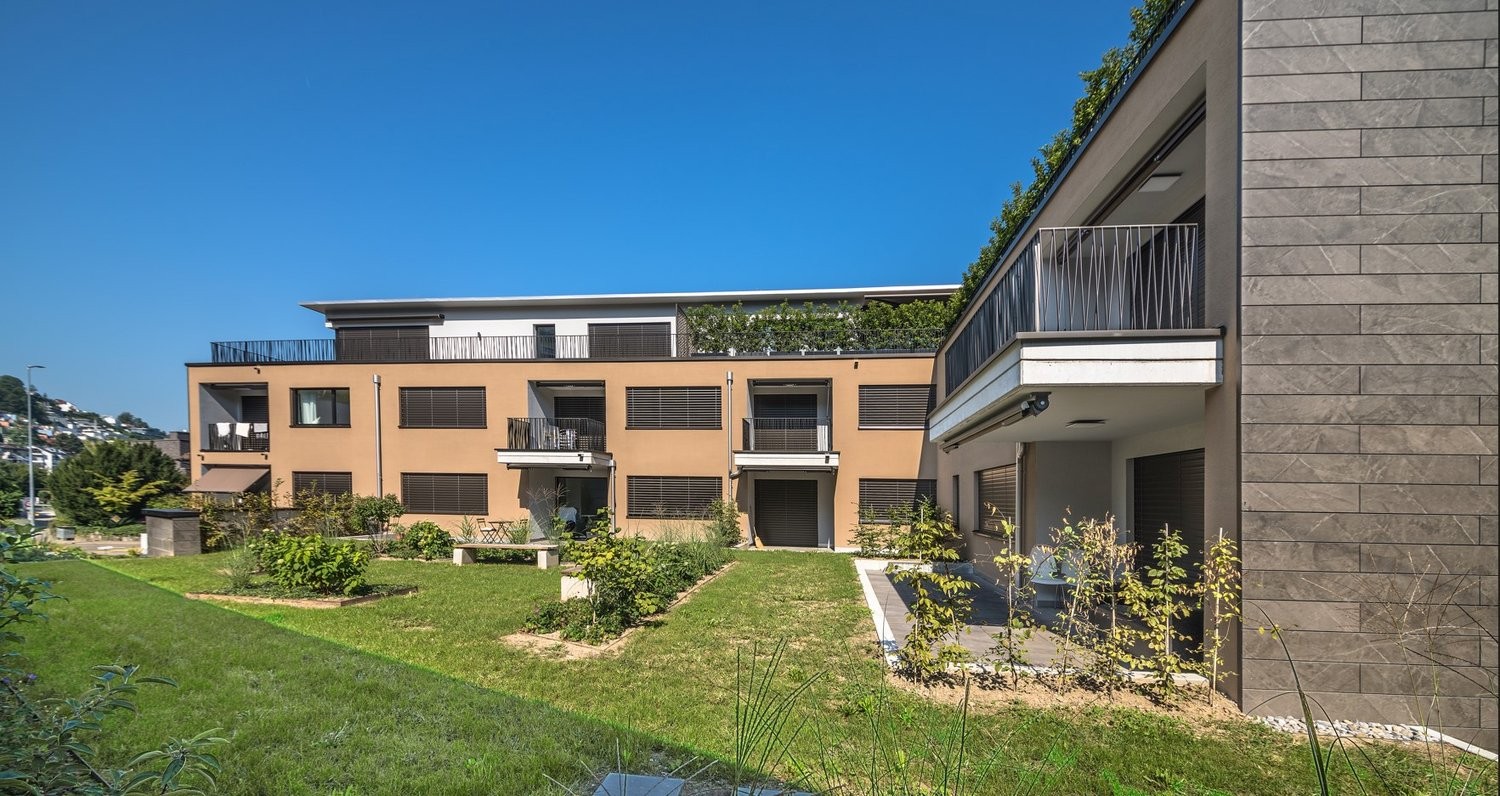 Attraktive 3½ Zimmerwohnung im steuergünstigen Bäch SZ - Aussenansicht