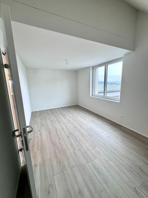 4.5-Zimmer-Dachmaisonettewohnung in Benken - Schlafzimmer