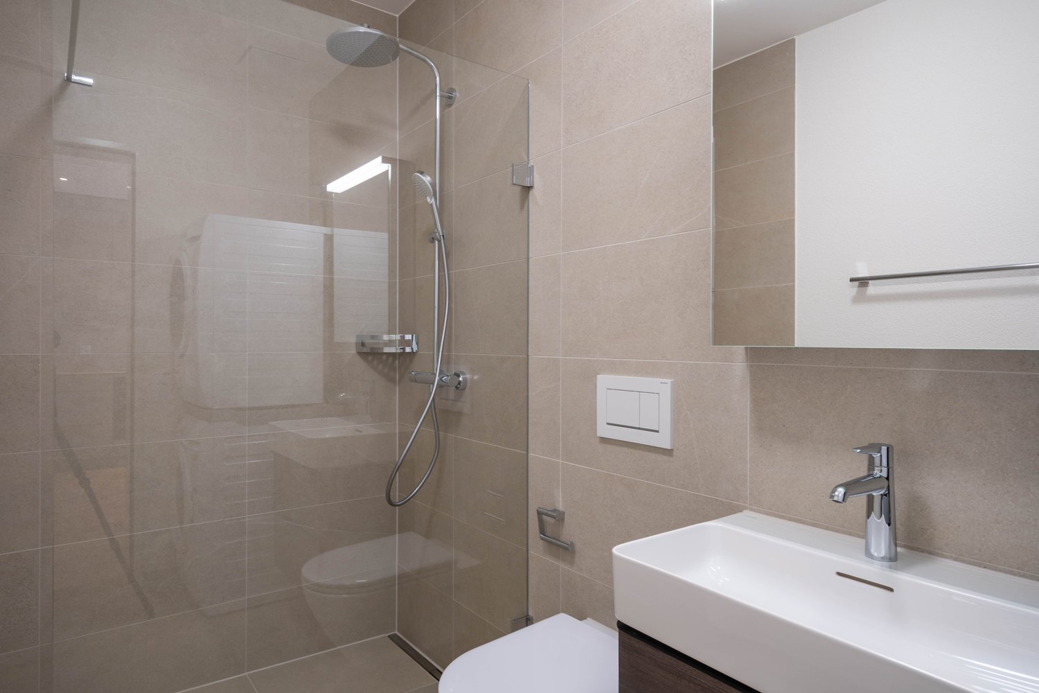 Moderne 2.5-Zimmerwohnung mit 18m2 Balkon - Bild 3