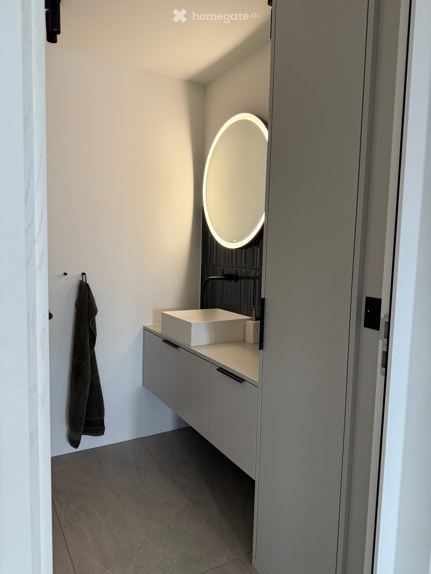 Moderne 2.5-Zimmer-Neubau-Wohnung mit Bergblick in Oberägeri - Bild 8