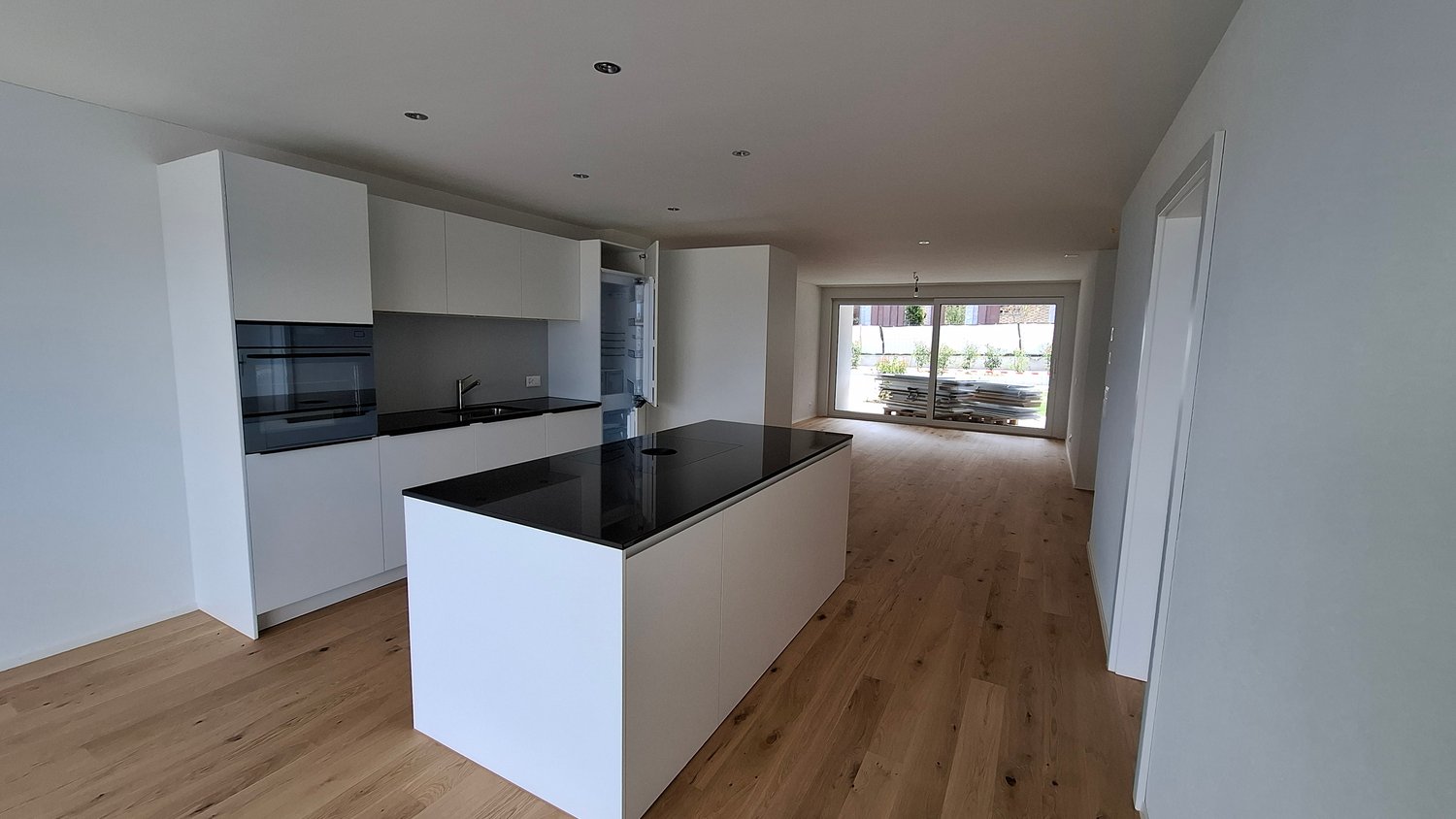 Moderne 3.5-Zimmer-Wohnung mit Blick ins Grüne - Bild 2