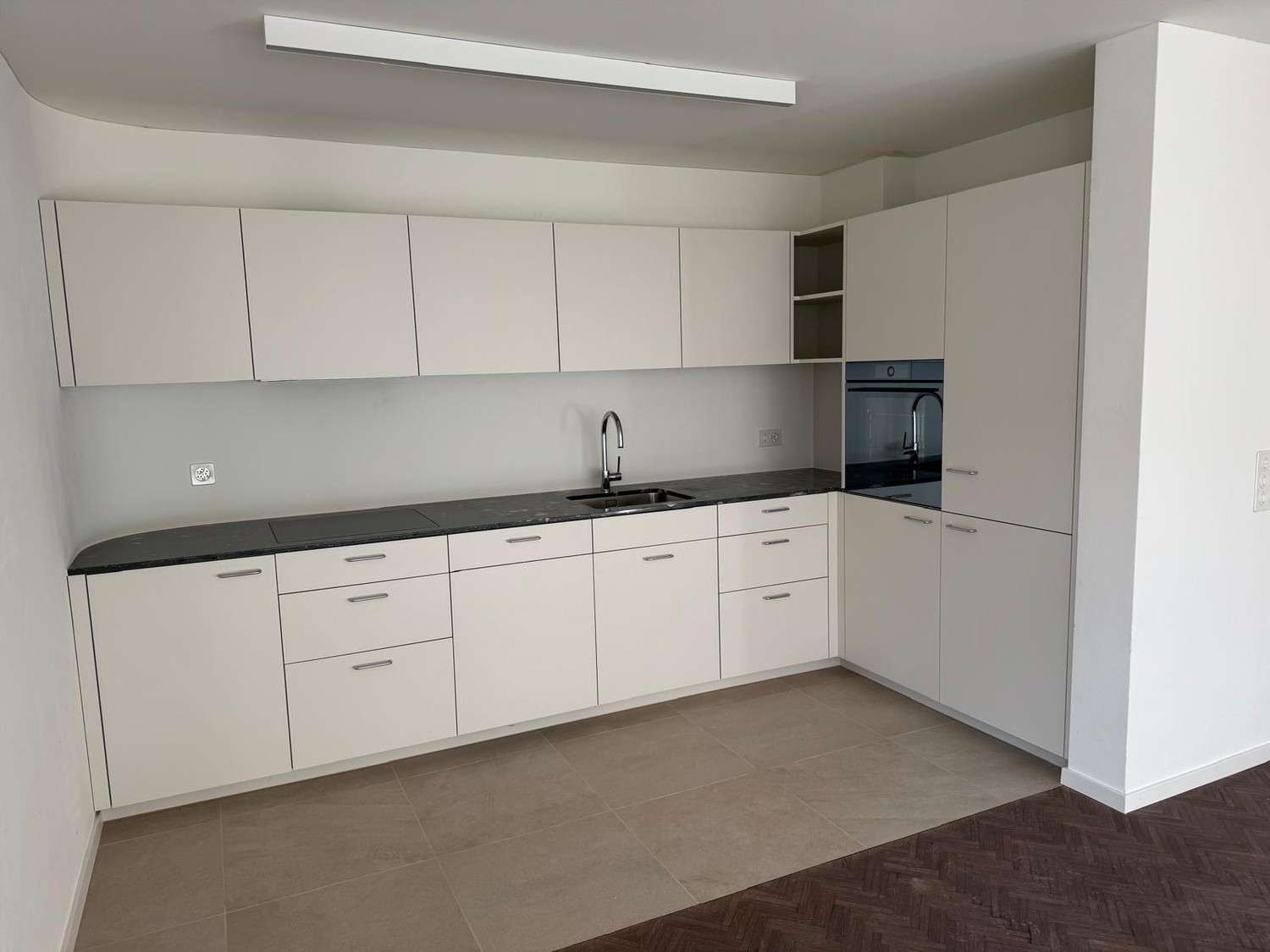 Erstbezug 1. April 2026  Letzte 3.5-Zimmer-Wohnung (100 m2) im Erdgeschoss in ruhiger Lage nahe Zürich - Bild 3