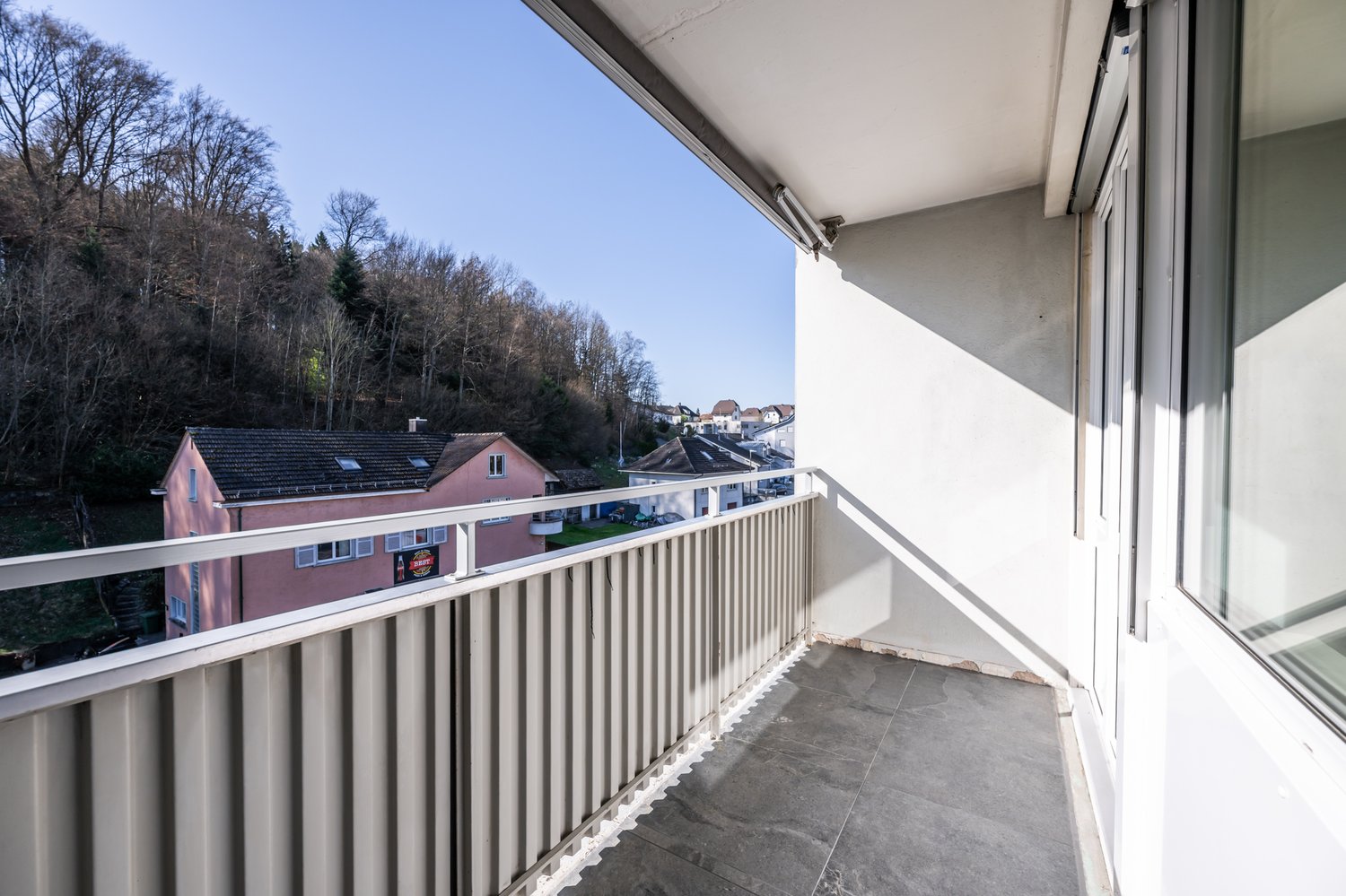 Erstbezug: Stilvolle 2.5-Zimmer-Wohnung im Eigentumsstandard mit Balkon - Bild 5