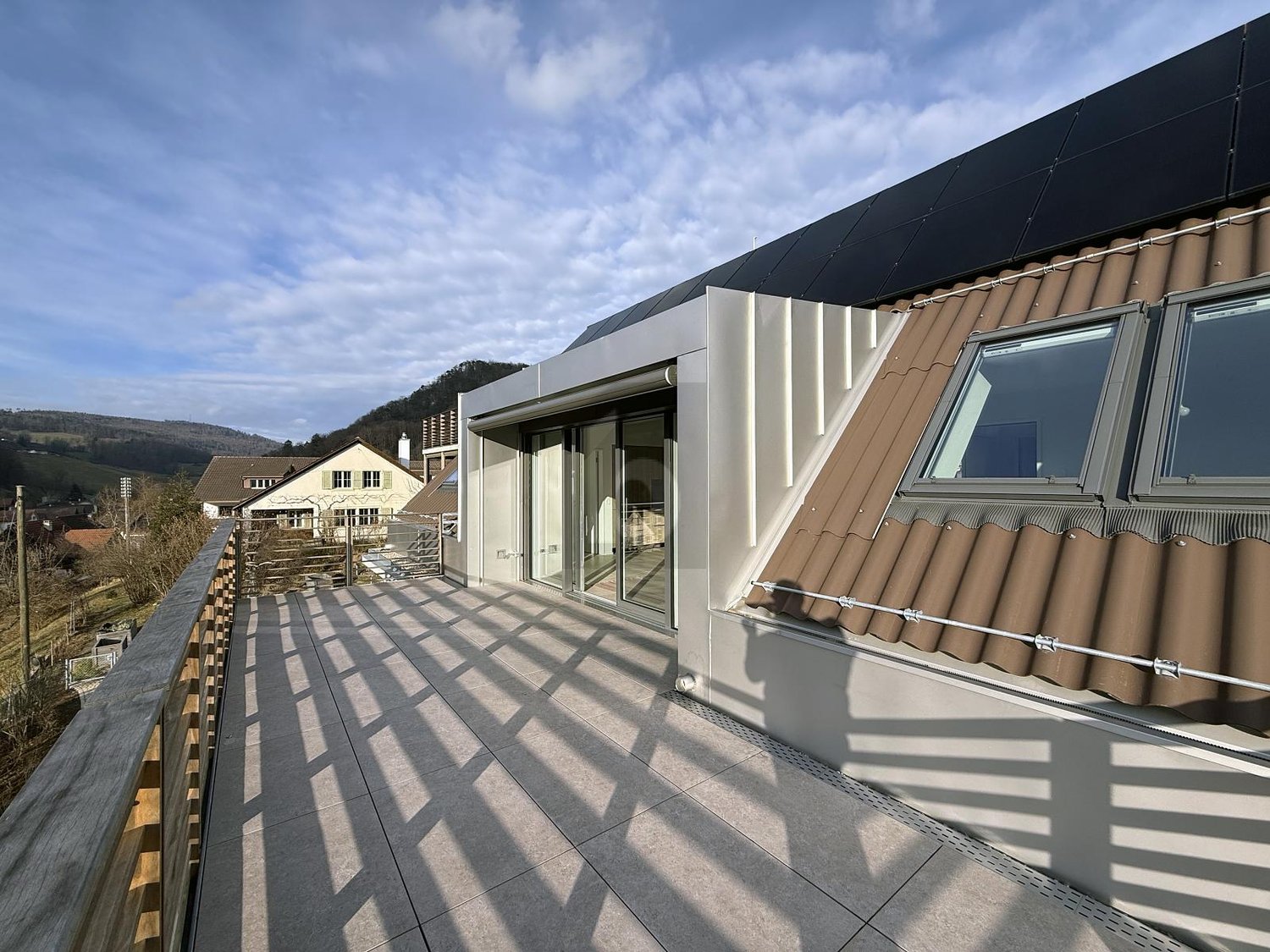 ERSTBEZUG - MIT GALERIE, 3 BALKONEN & JURABLICK - Bild 5