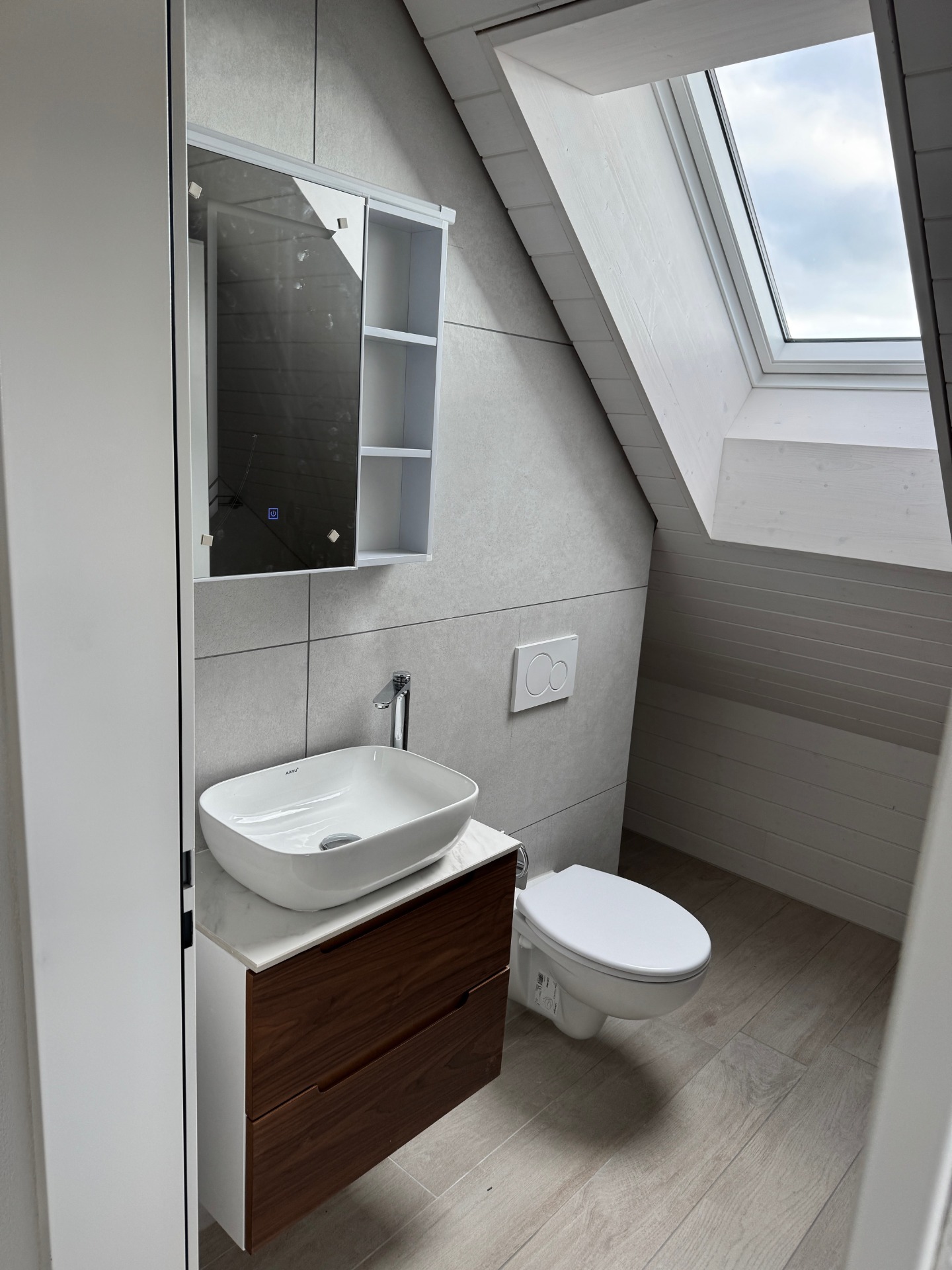 Erstvermietung moderne 3.5-Zimmer-Dachwohnung - WC