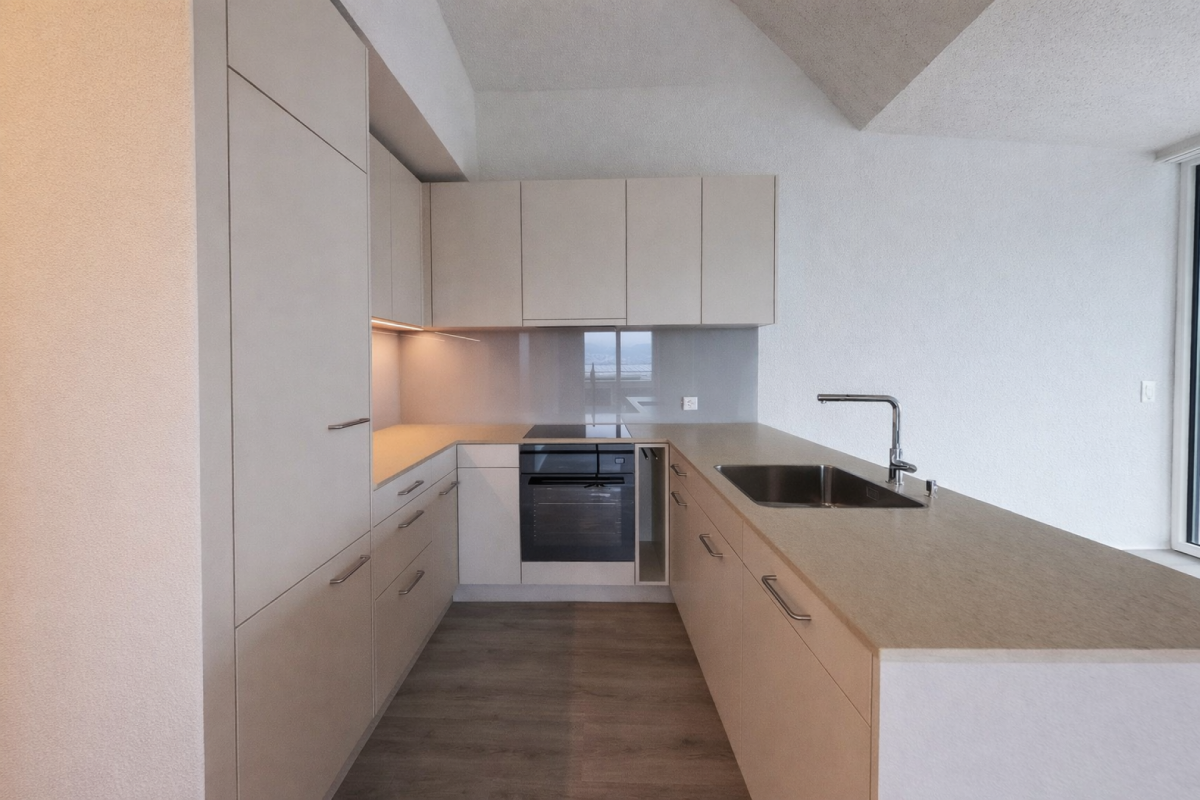 4.5-Zimmer-Dachmaisonettewohnung in Benken - Küche