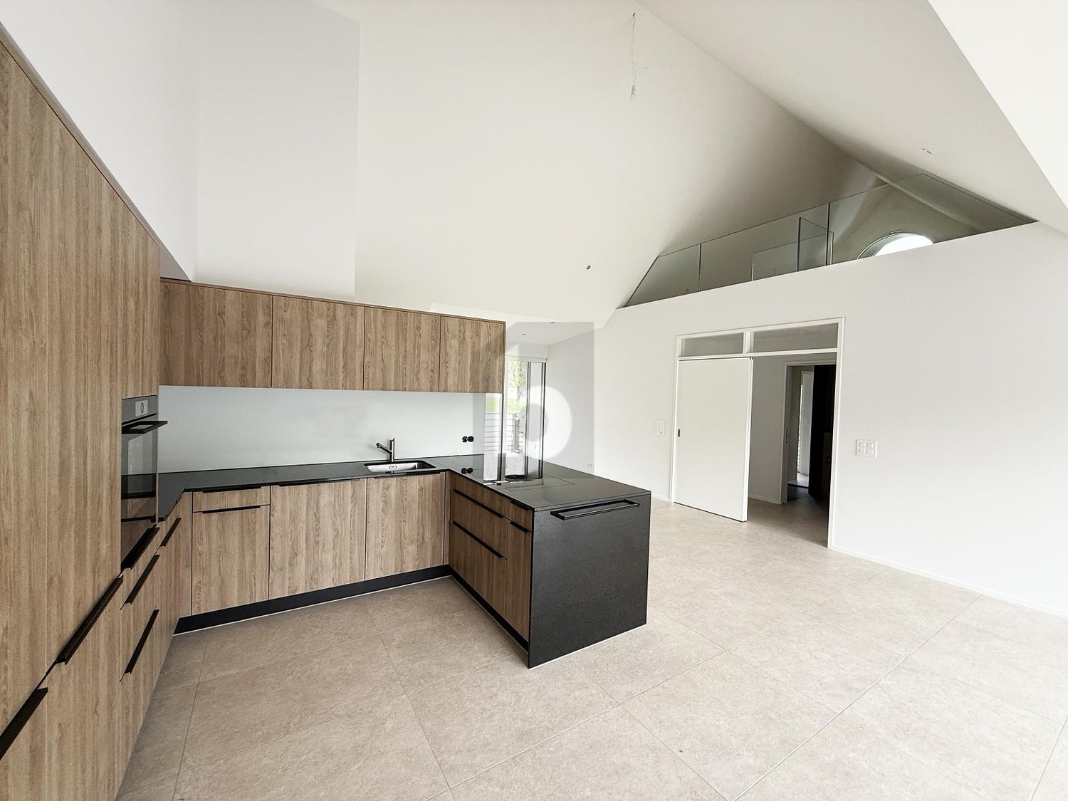 ERSTBEZUG - MIT GALERIE, 3 BALKONEN & JURABLICK - Bild 2