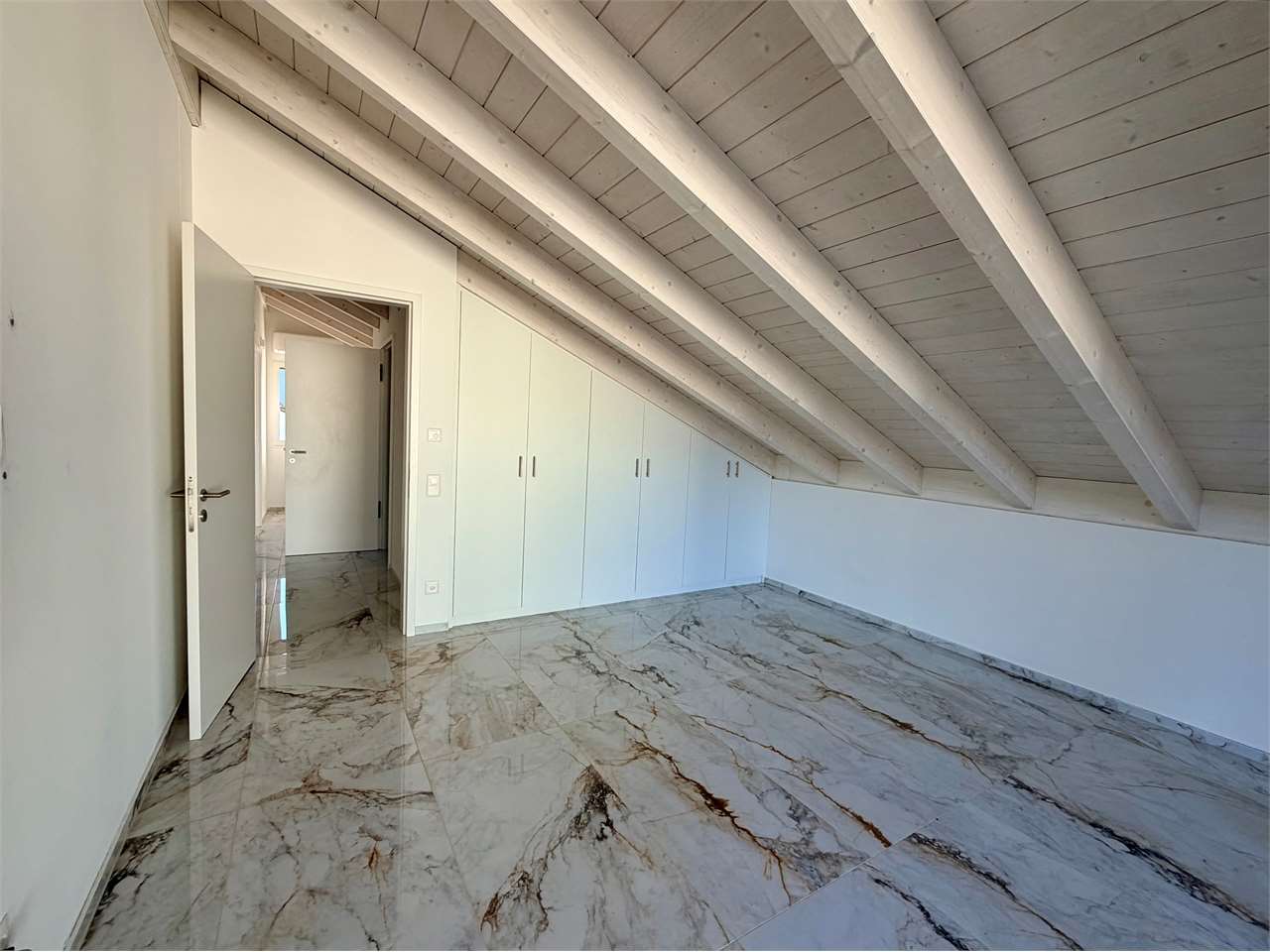 Affittasi moderno 3.5 locali mansardato - Bild 4