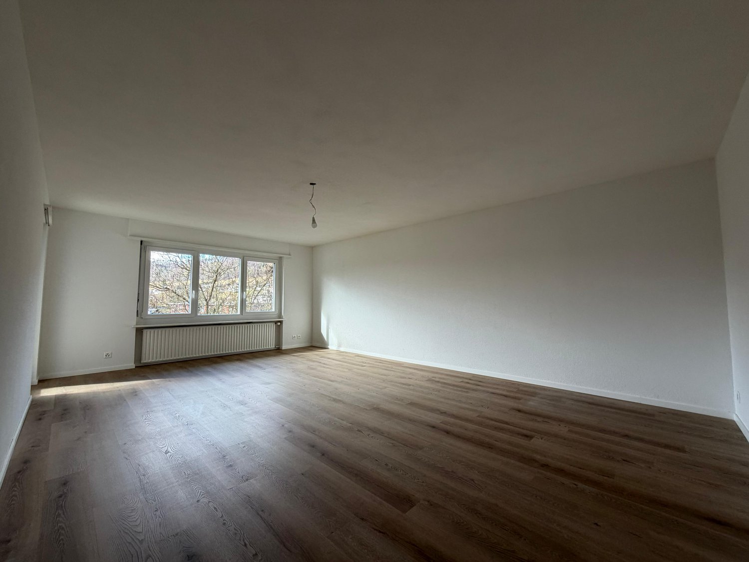 Moderne 4-Zimmer Dachgeschoss Wohnung – Erstbezug nach hochwertiger Kernsanierung - Bild 4