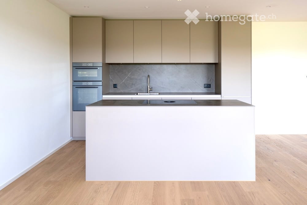 Charming 2.5-Room Apartment with Balcony and Panoramic View in Cham - Bild 4