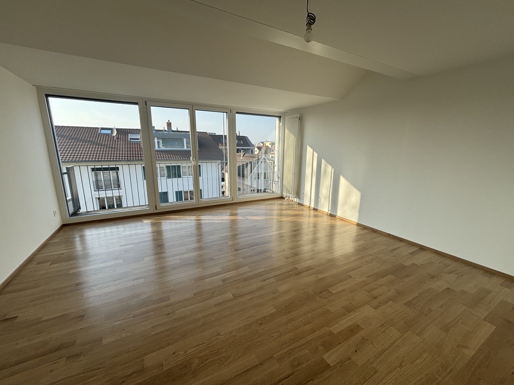 Smart Wohnen in heller Maisonette-Dachwohnung - Zimmer 1