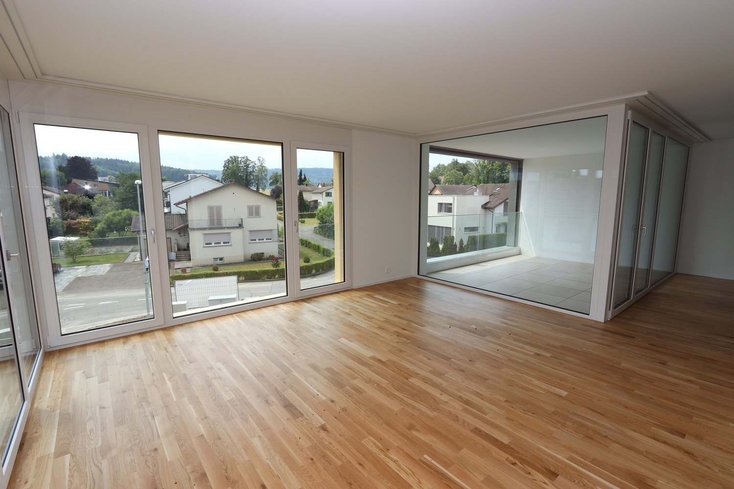 Attraktive 4.5-Zimmer-Wohnung im 2. Stock in Wohlen AG - Wohnzimmer/Esszimmer