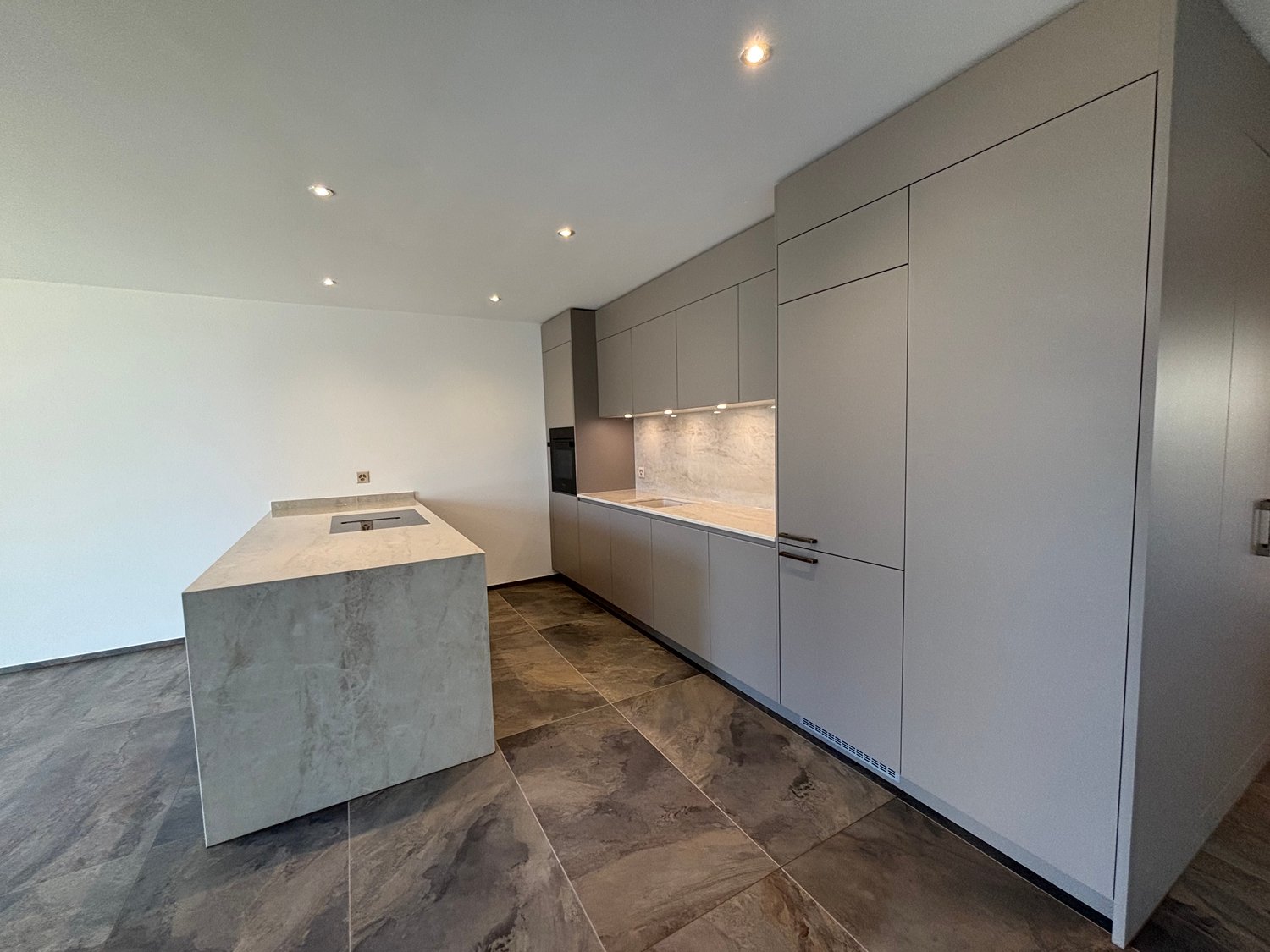 NEUBAU - Grosszügige 3.5-Zimmer-Wohnung mit Aareblick in Brügg - Bild 1