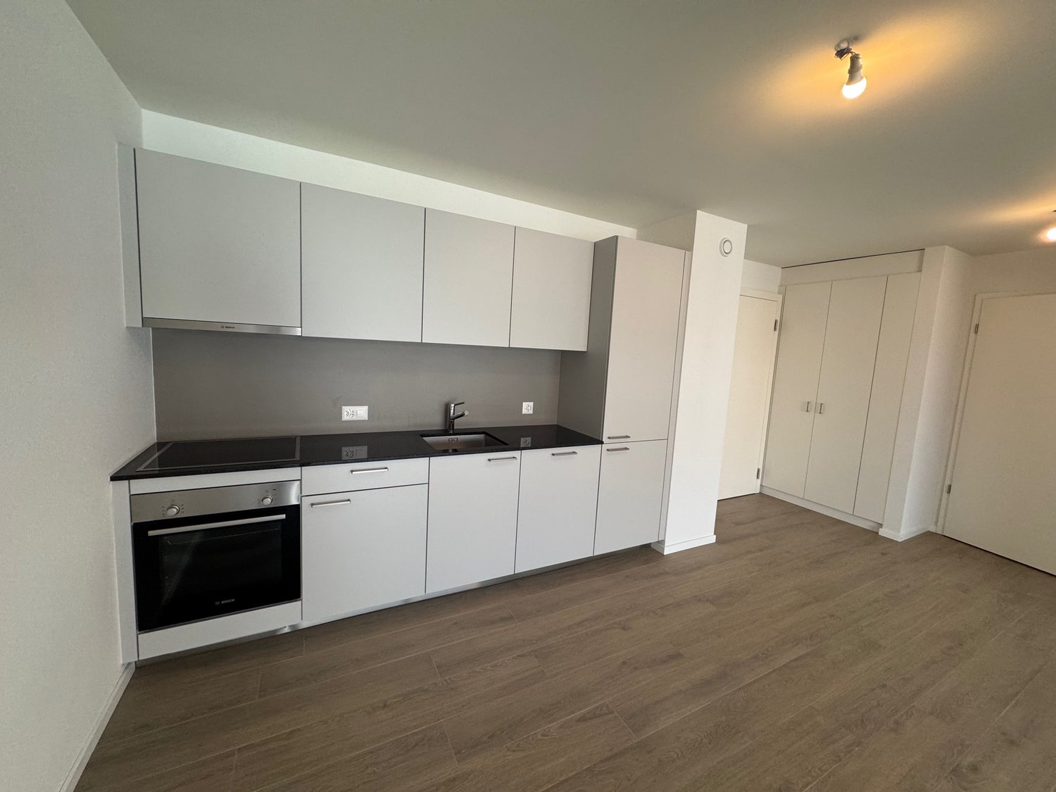 Appartement neuf de 2,5 pièces avec grand balcon situé en face de la gare de Renens - Bild 4