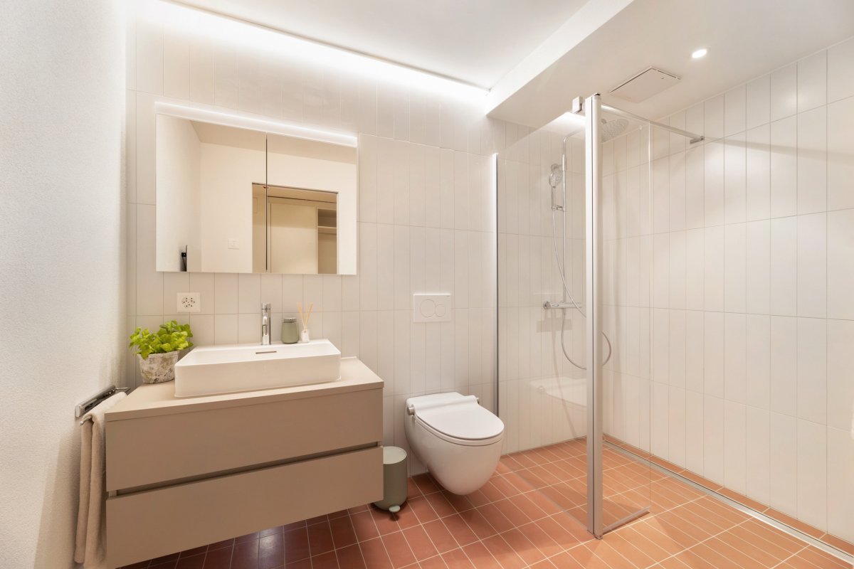 Klimatisierte 2.5 Zimmerwohnungen mit Concierge, Fitness und Pool - Badezimmer