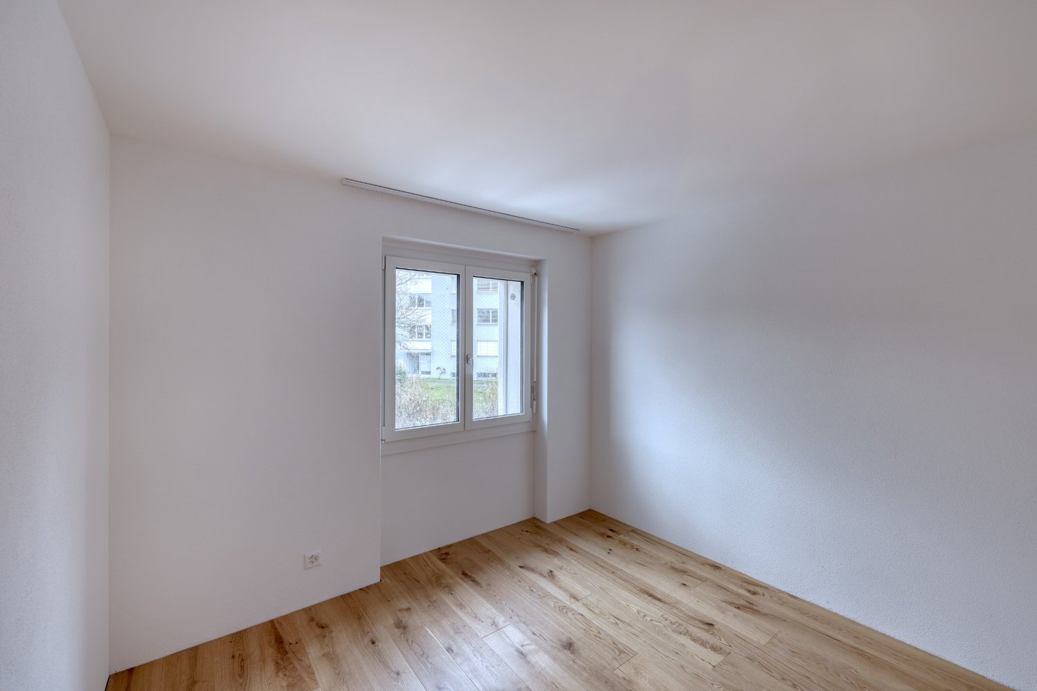 Letzte 3.5-Zimmer-Gartenwohnung im EG mit 128 m² privater Aussenfläche - Bild 4