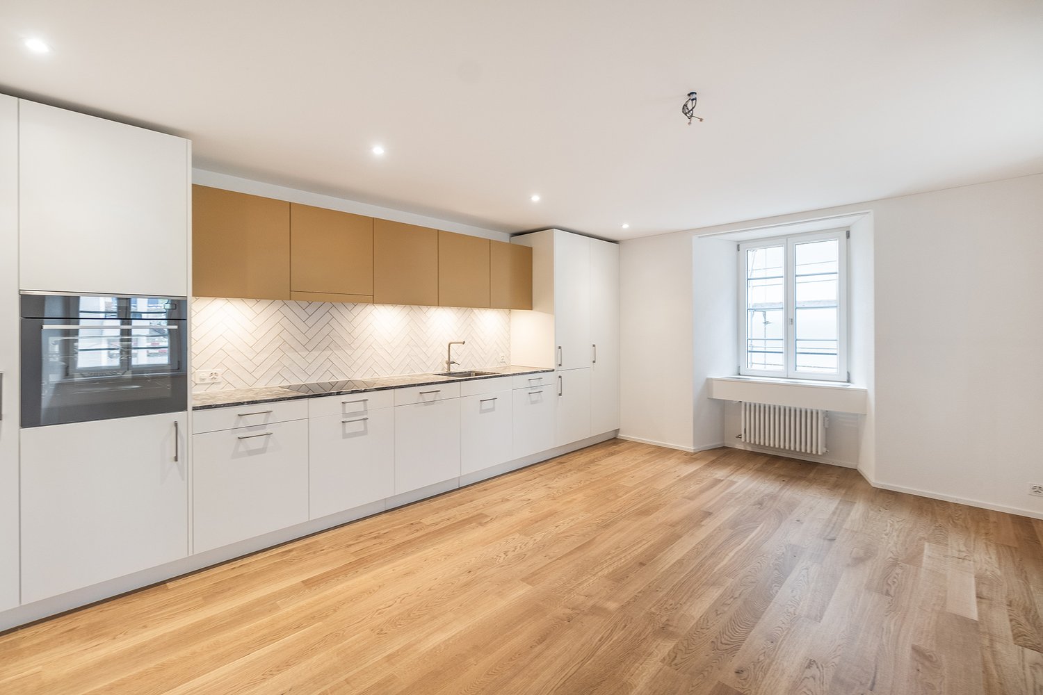 Grosszüge Familienwohnung mit eigenem Garten - Bild 1