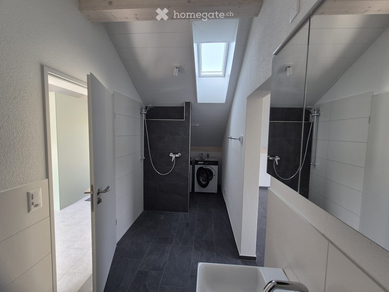 Grosszügige 2.5 Zimmer Dachwohnung mit Panoramablick ins Grüne in Densbüren - Bild 11