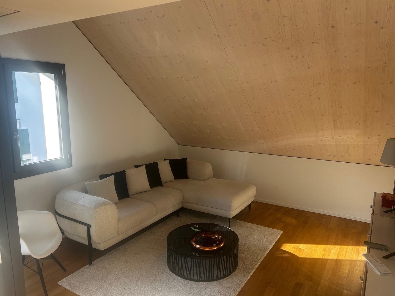 3-Maisonettezimmerwohnung direkt am Bahnhof Rüti - Wohnzimmer