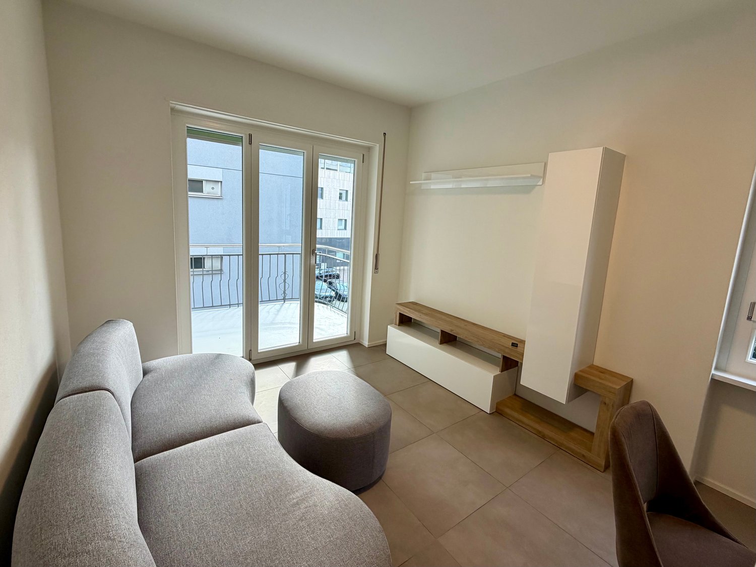 Chiasso Nuovo 4.5 loc. Arredato Pigione 1'200 Spese 250 - Bild 1