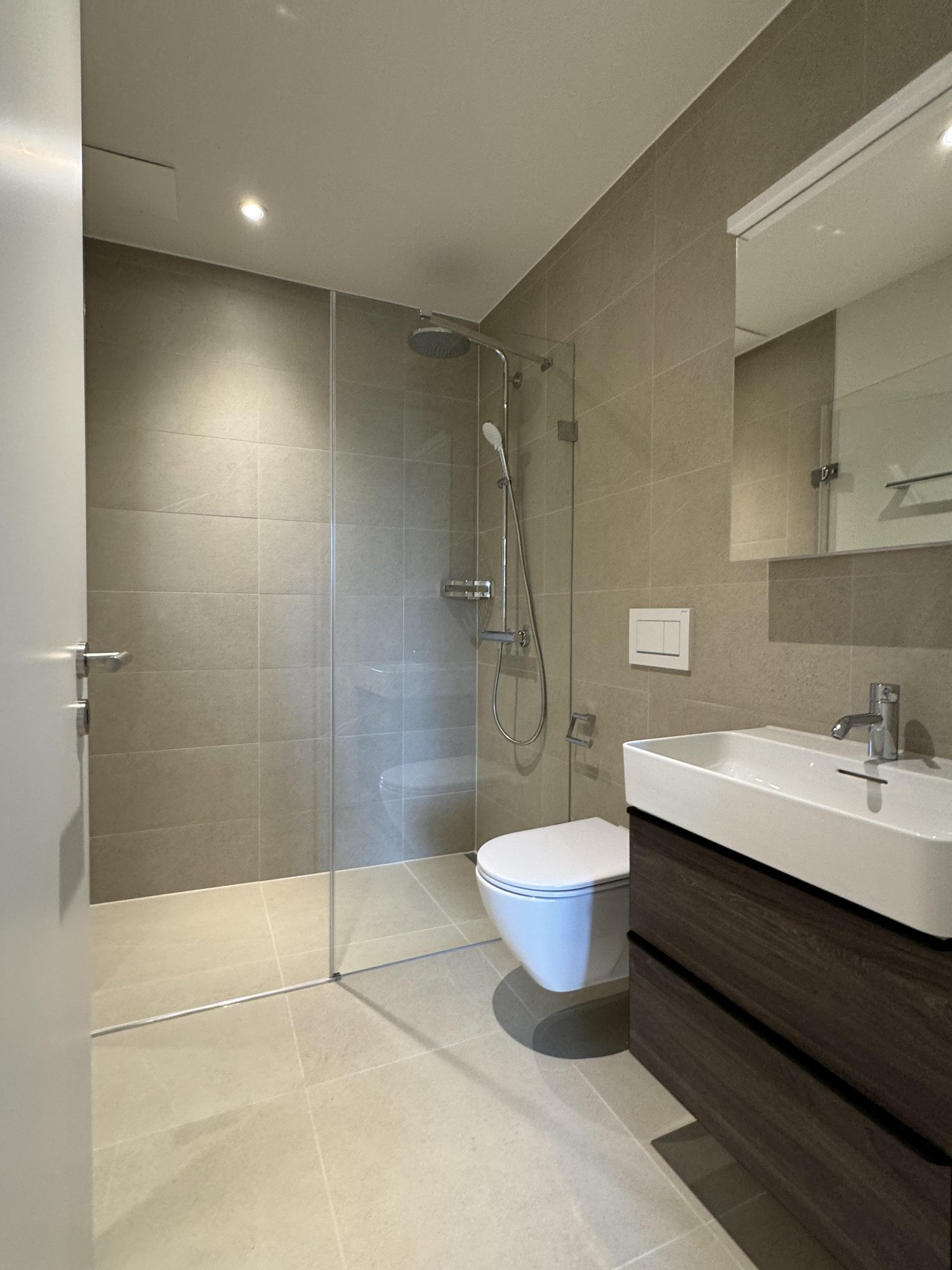 Moderne 3.5-Zimmer-Neubauwohnung im Erdgeschoss in Nürensdorf - Bild 3