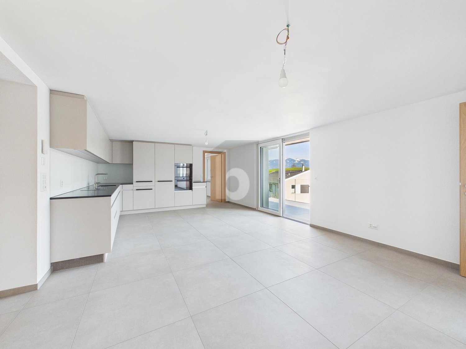 NEUWERTIG UND SONNIG - Bild 2