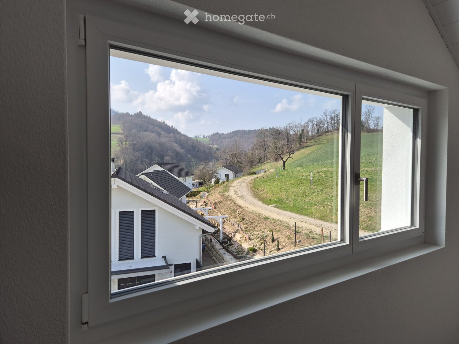 Grosszügige 2.5 Zimmer Dachwohnung mit Panoramablick ins Grüne in Densbüren - Bild 10