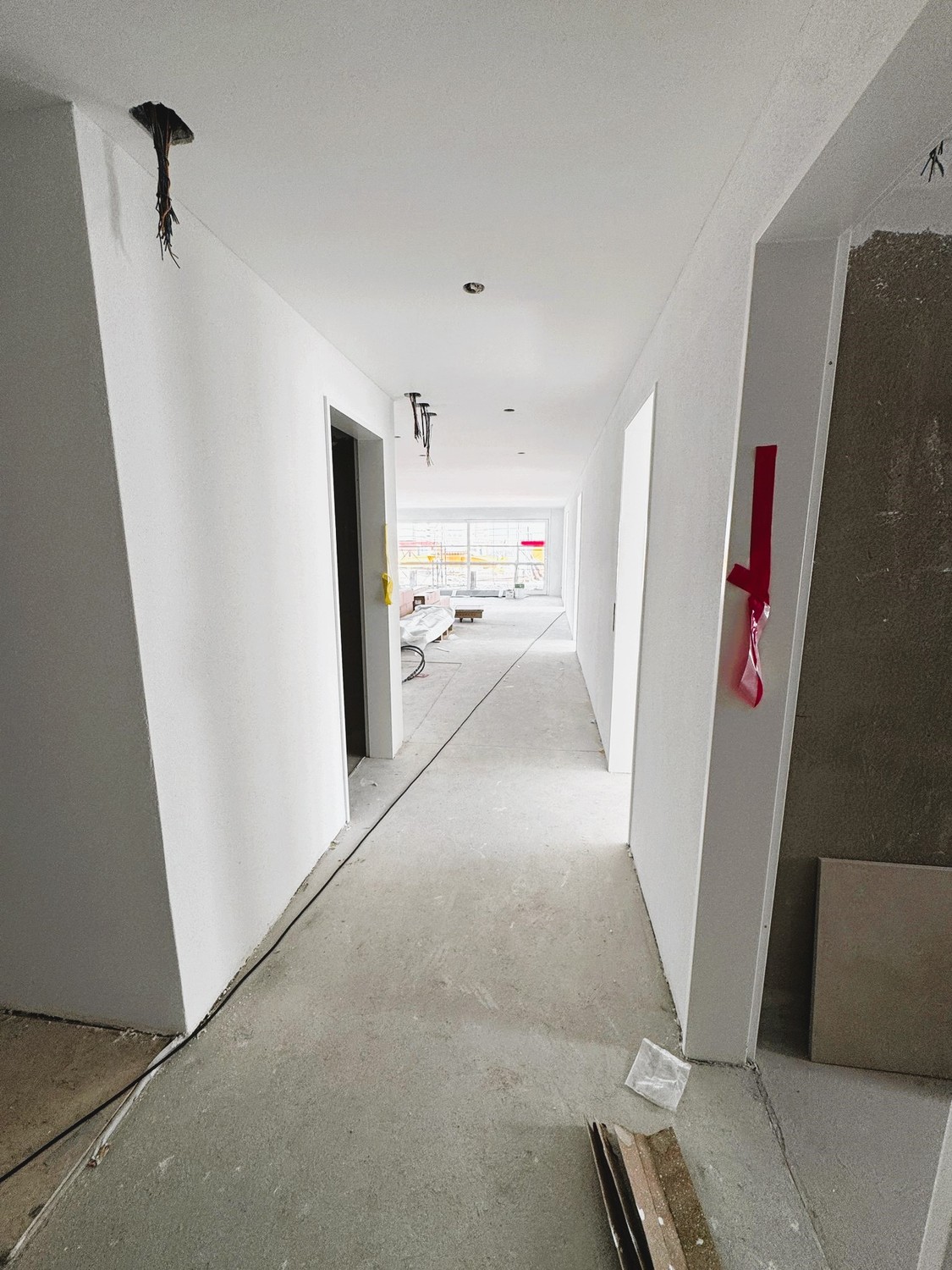 Stilvoll wohnen im Herzen von Hünikon - Korridor