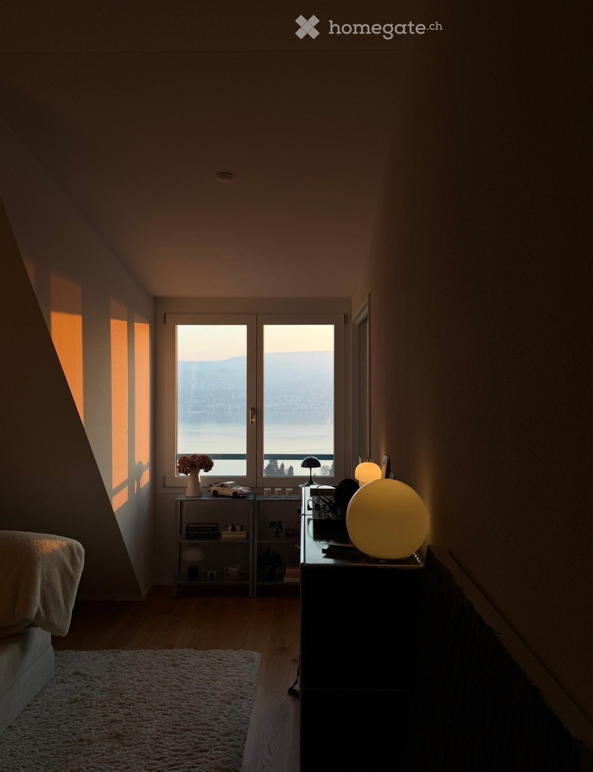 Moderne 2.5-Zimmer-Dachwohnung mit Seeblick in Horgen - Bild 2