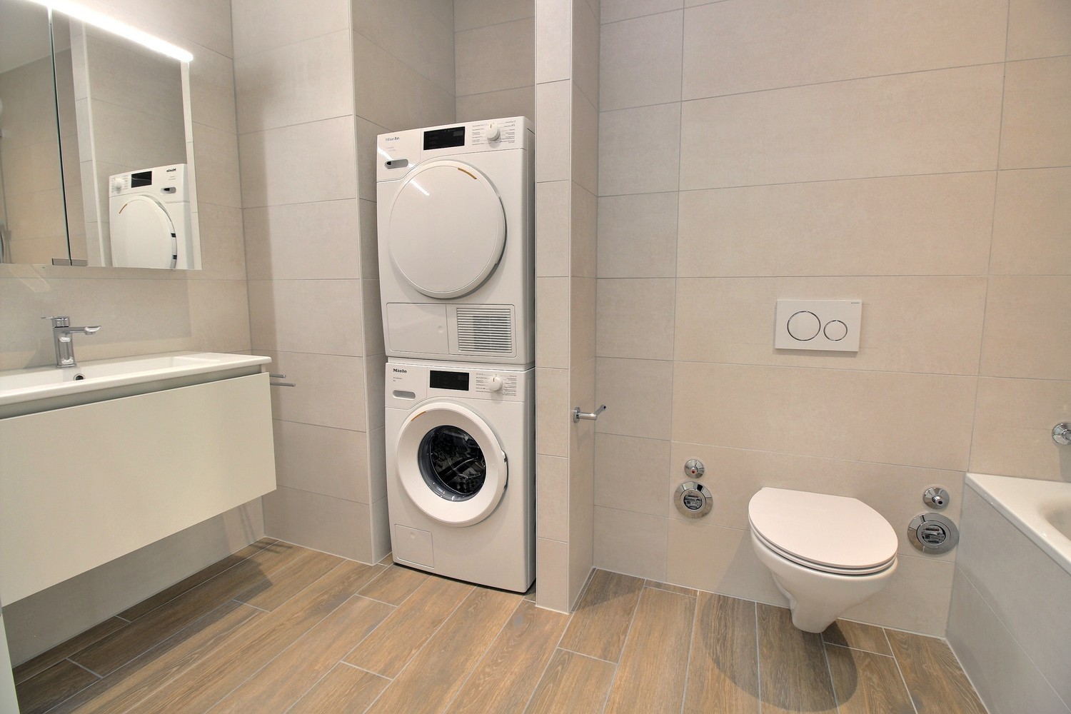 5.5 pièces neuf au 2ème étage ! - Salle de bain