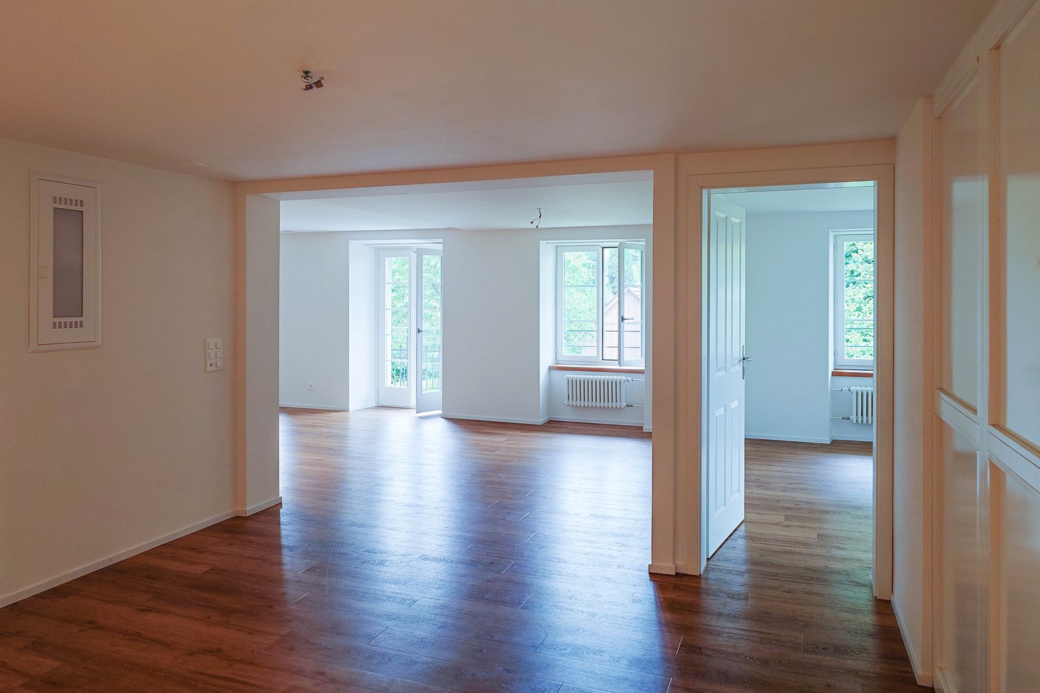 Neuwertige 7.5-Zi. Wohnung mit Blick ins Grüne - Bild 5