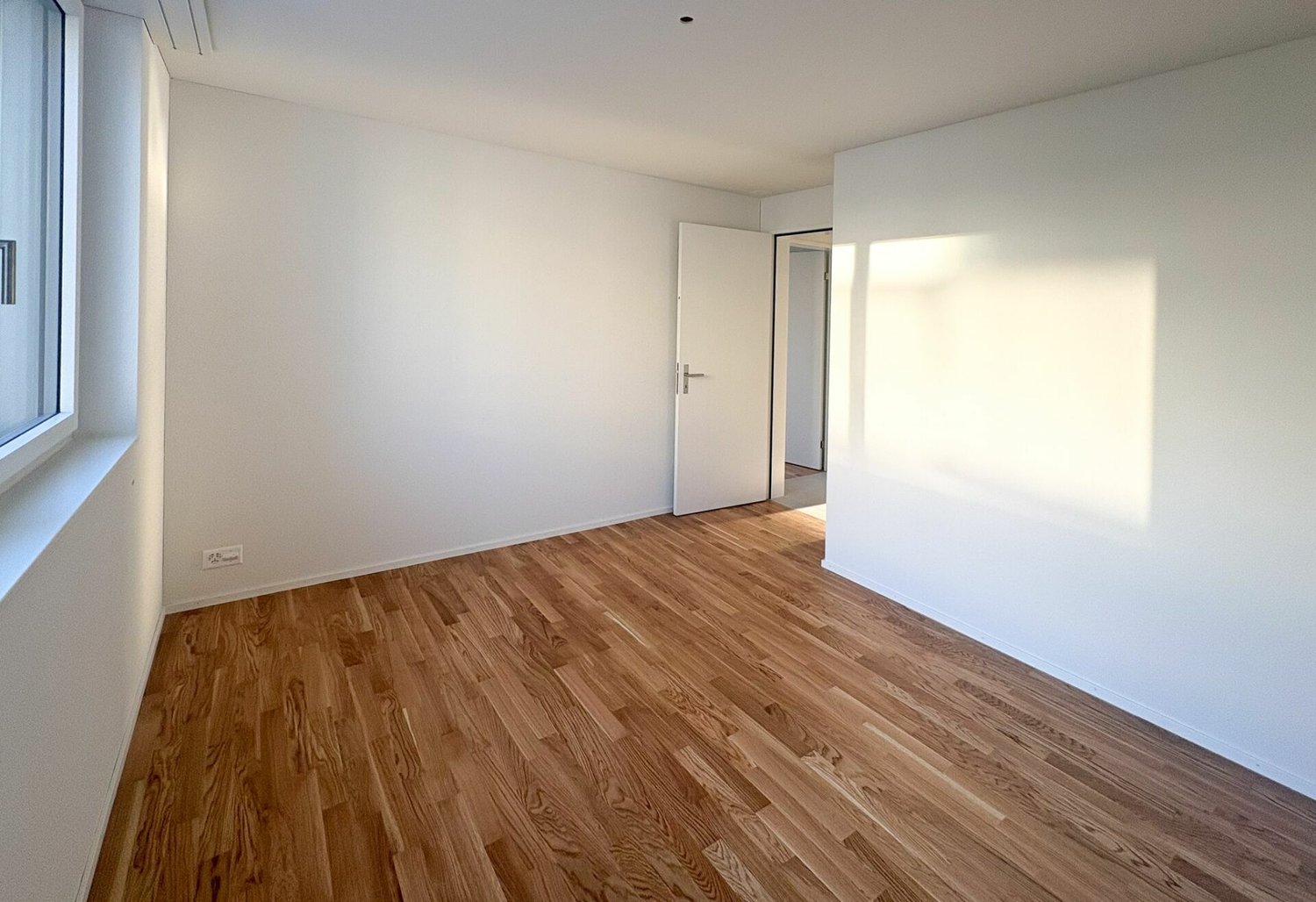 Erstvermietung: 2.5-Zimmer-Attikawohnung mit See- und Bergblick - Bild 6