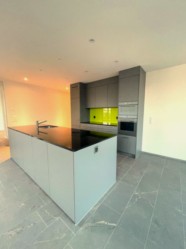 Grosszügige 2.5-Zimmer-Attika Wohnung im Neubau mit moderner Ausstattung - Bild 2