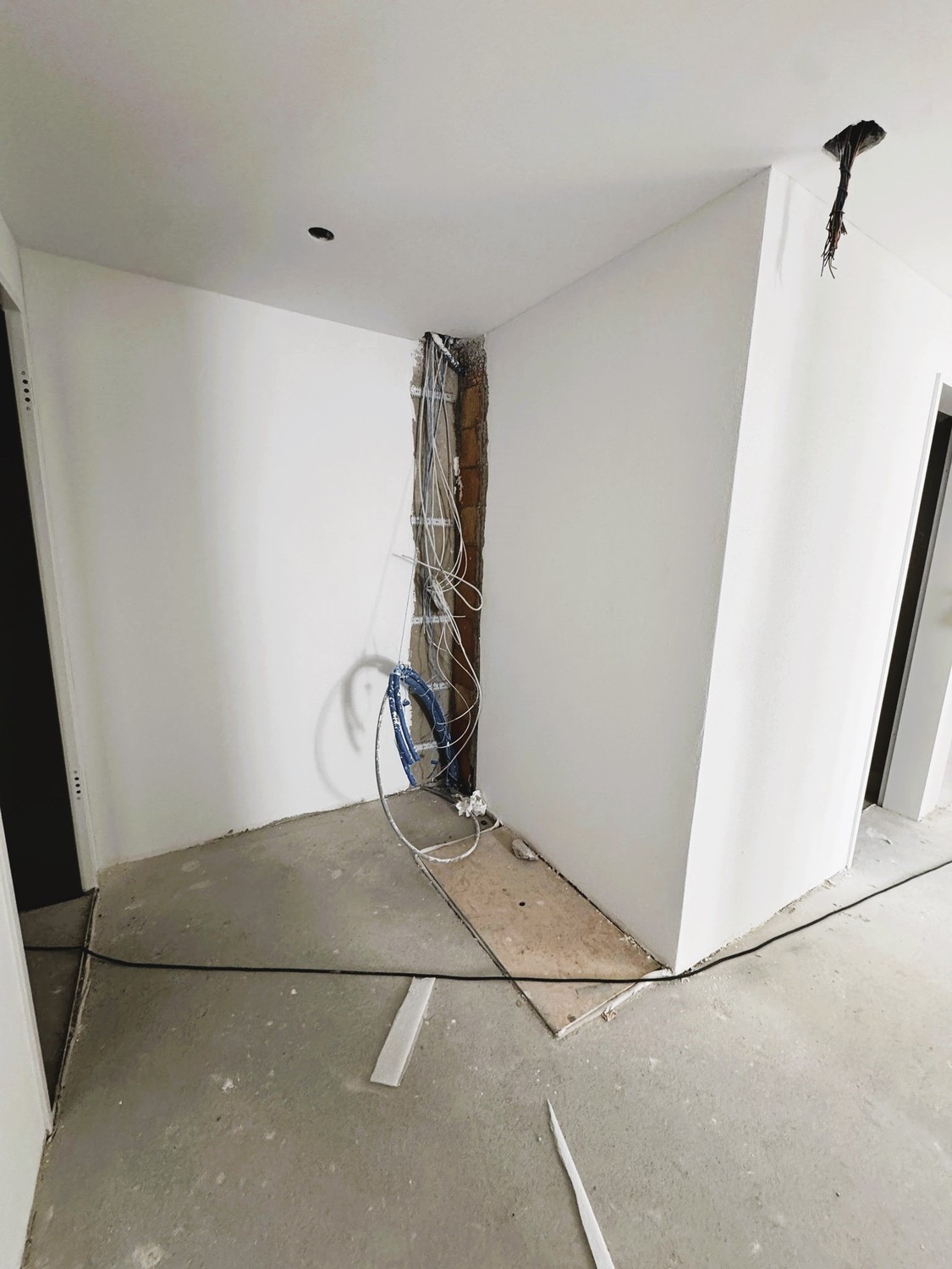 Stilvoll wohnen im Herzen von Hünikon - Eingangsbereich mit Garderobe