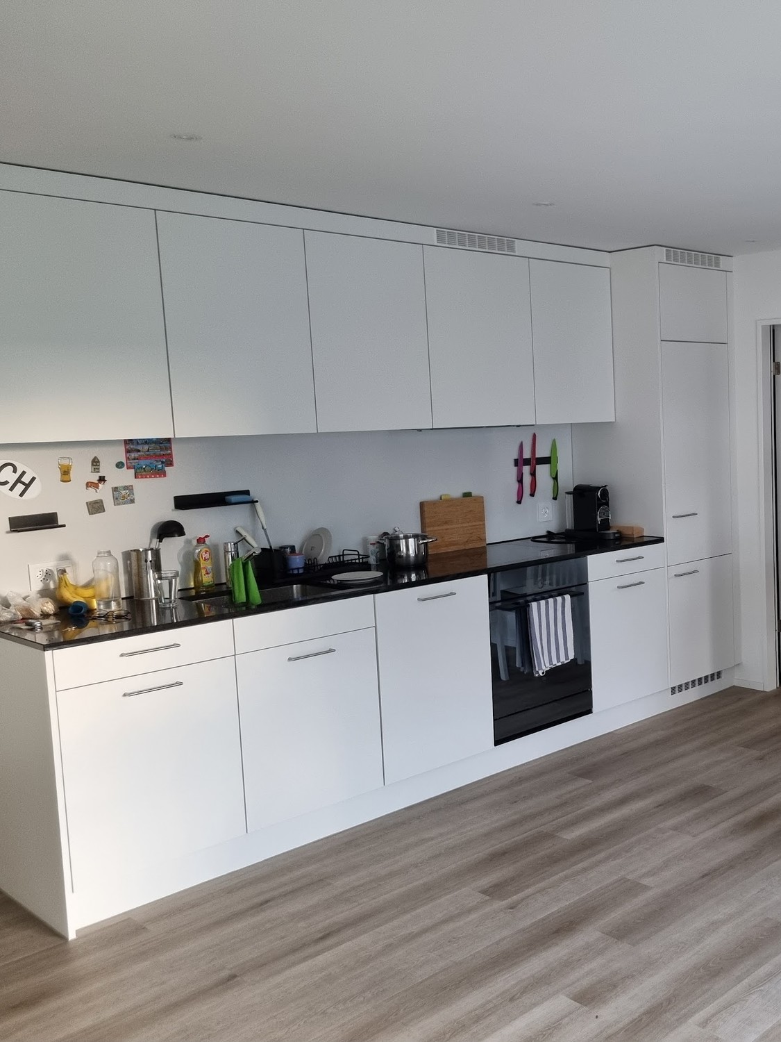 Modern and quiet 3.5-room apartment in central Kloten - Kitchen