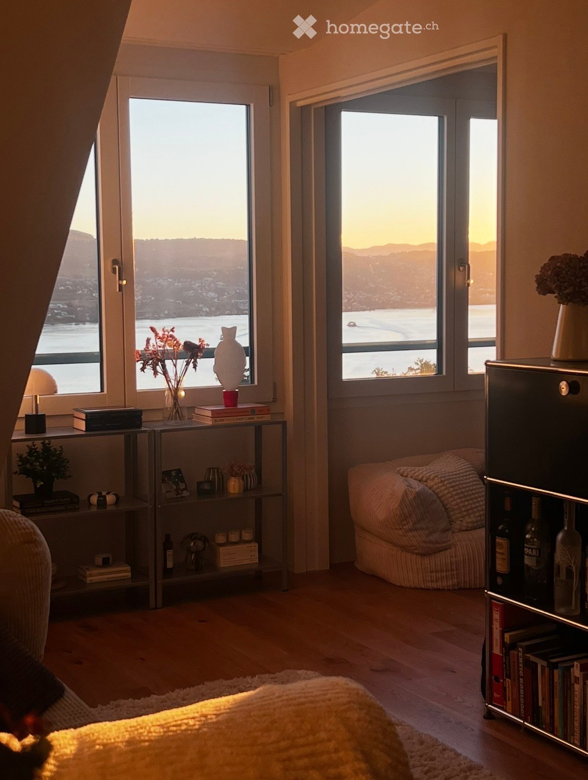 Moderne 2.5-Zimmer-Dachwohnung mit Seeblick in Horgen - Bild 1