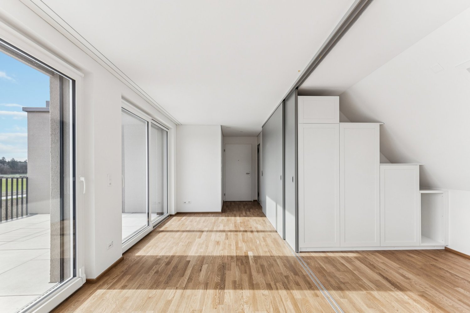 ERSTBEZUG: exklusiv Wohnen mit grosser Terrasse und Weitblick - Bild 5