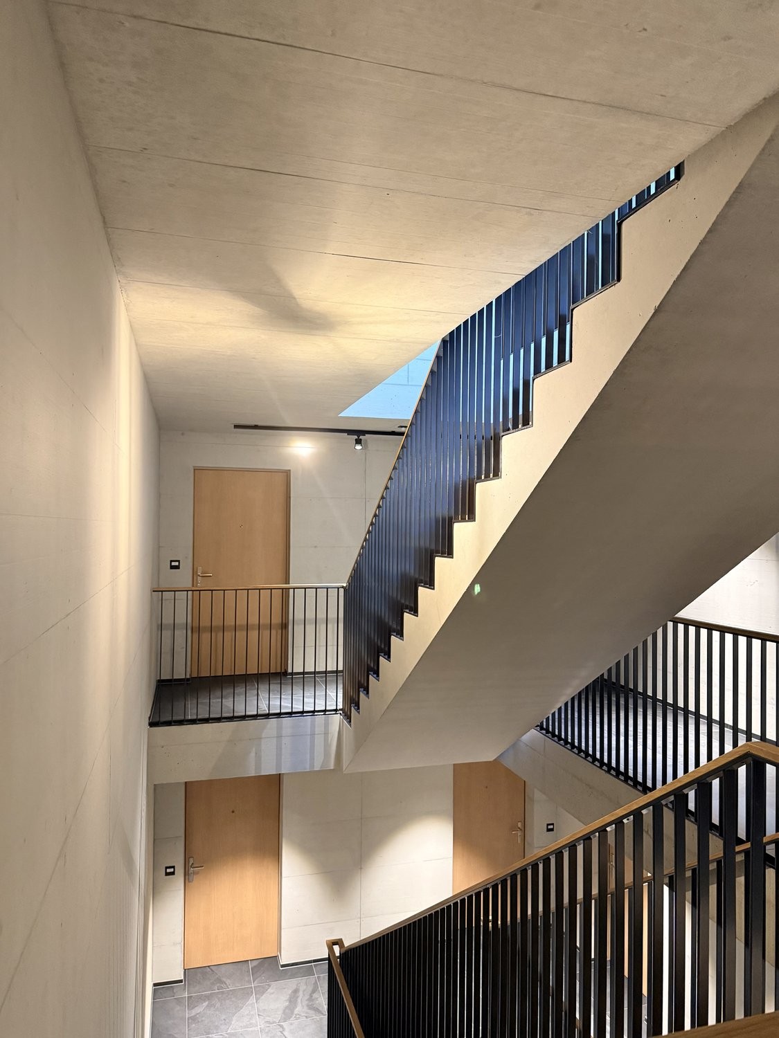 Exklusive 3.5-Zimmer-Attikawohnung mit grosser Terrasse - Treppenhaus