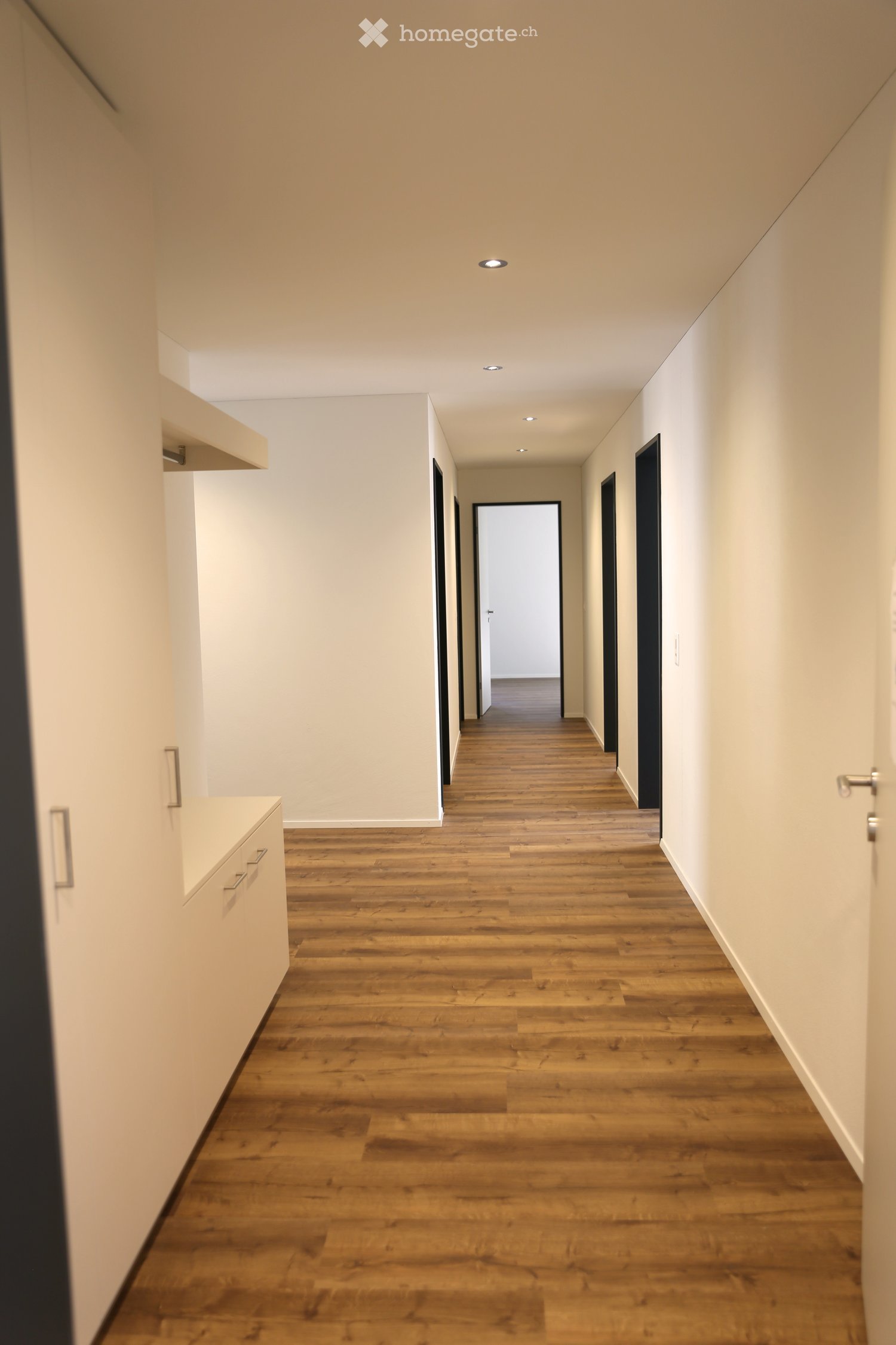 Grossflächige moderne Wohnung mit verglaster Terrasse - Bild 4