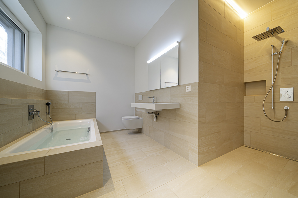 Erstbezug - Exklusiver Hausteil an ruhiger Privatstrasse - Badzimmer