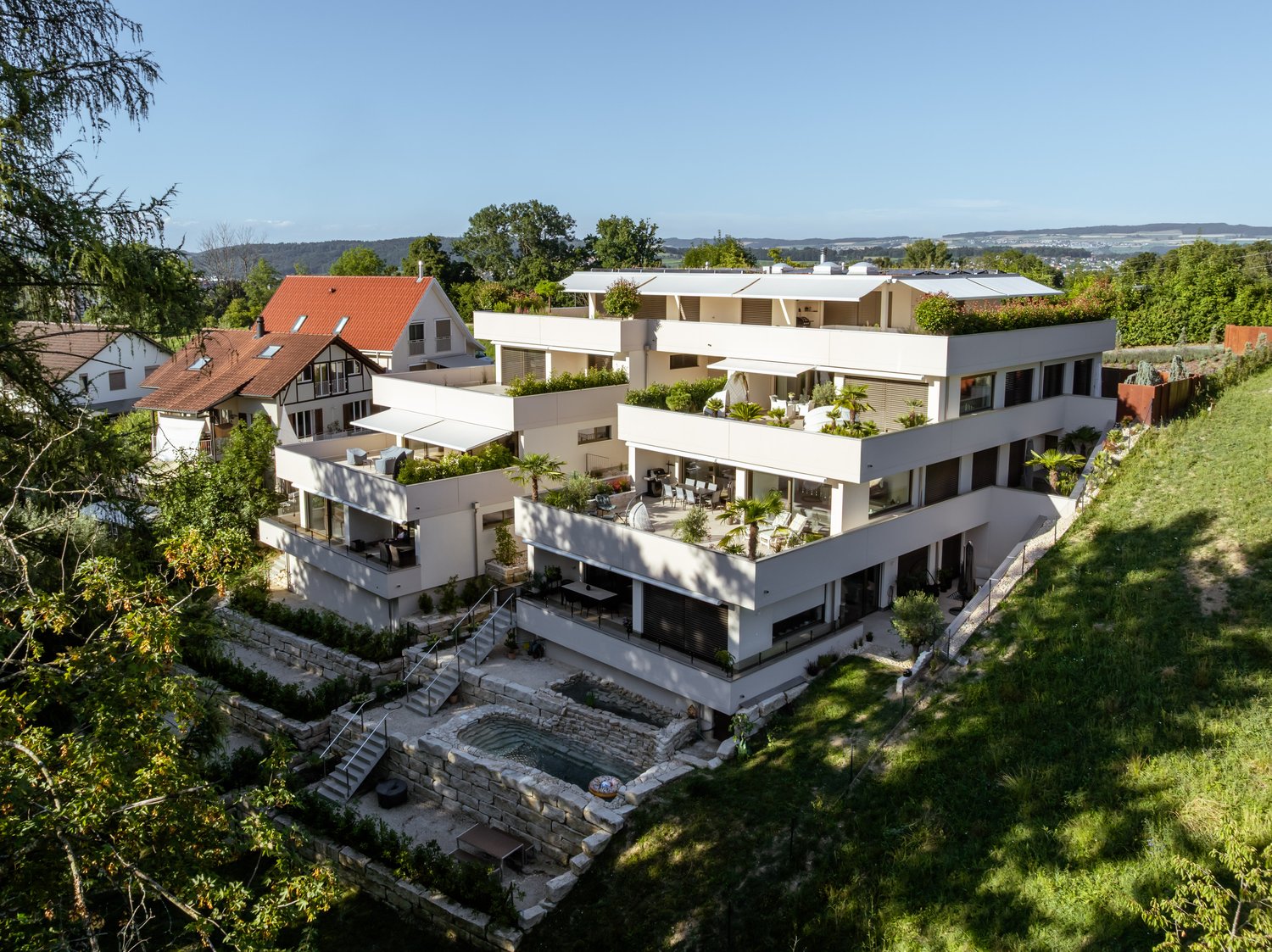 Hochmoderne, exklusive 4.5 Zimmer-Terrassenwohnung - Bild 1